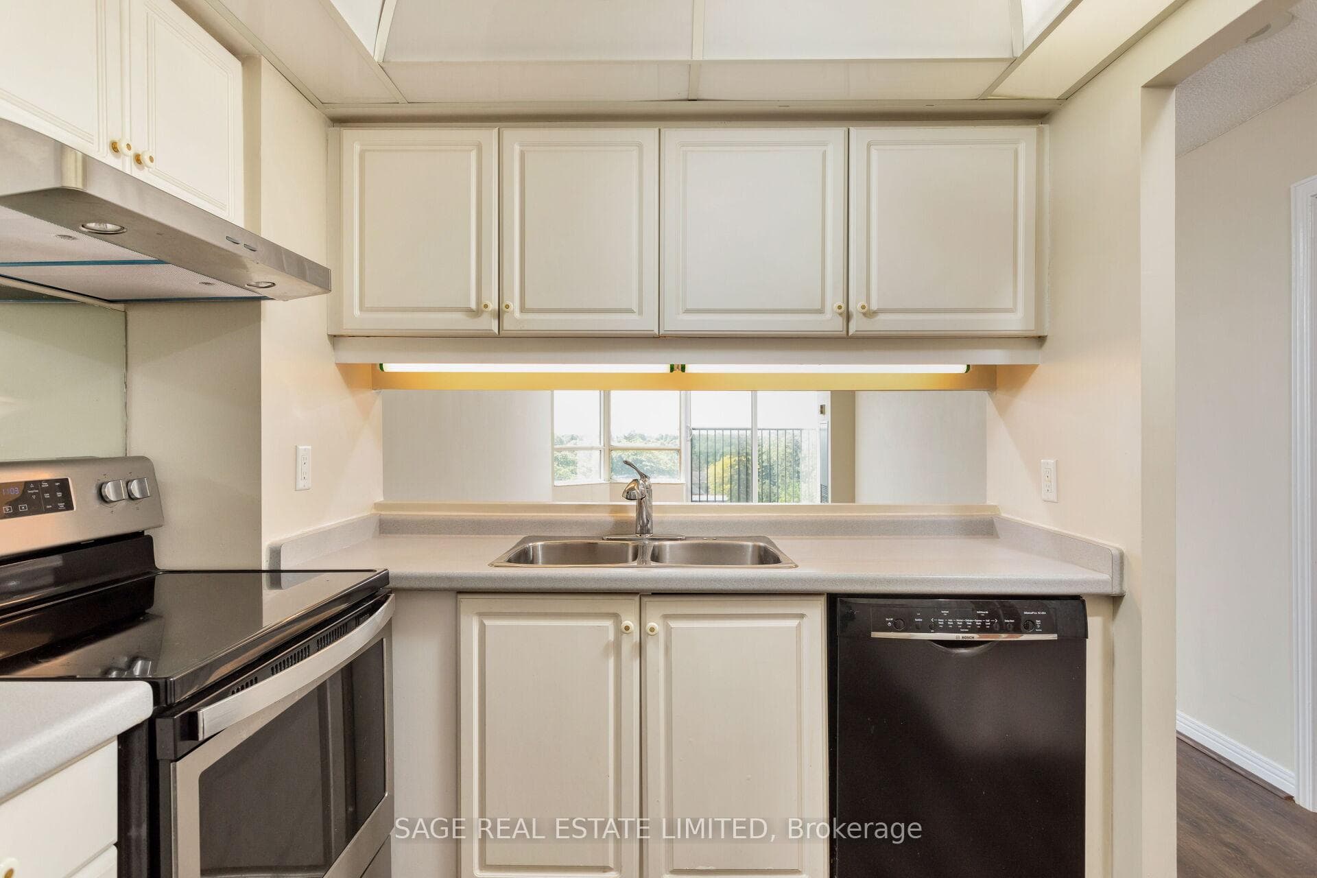 1 Aberfoyle Crescent Unit 807 photo 13