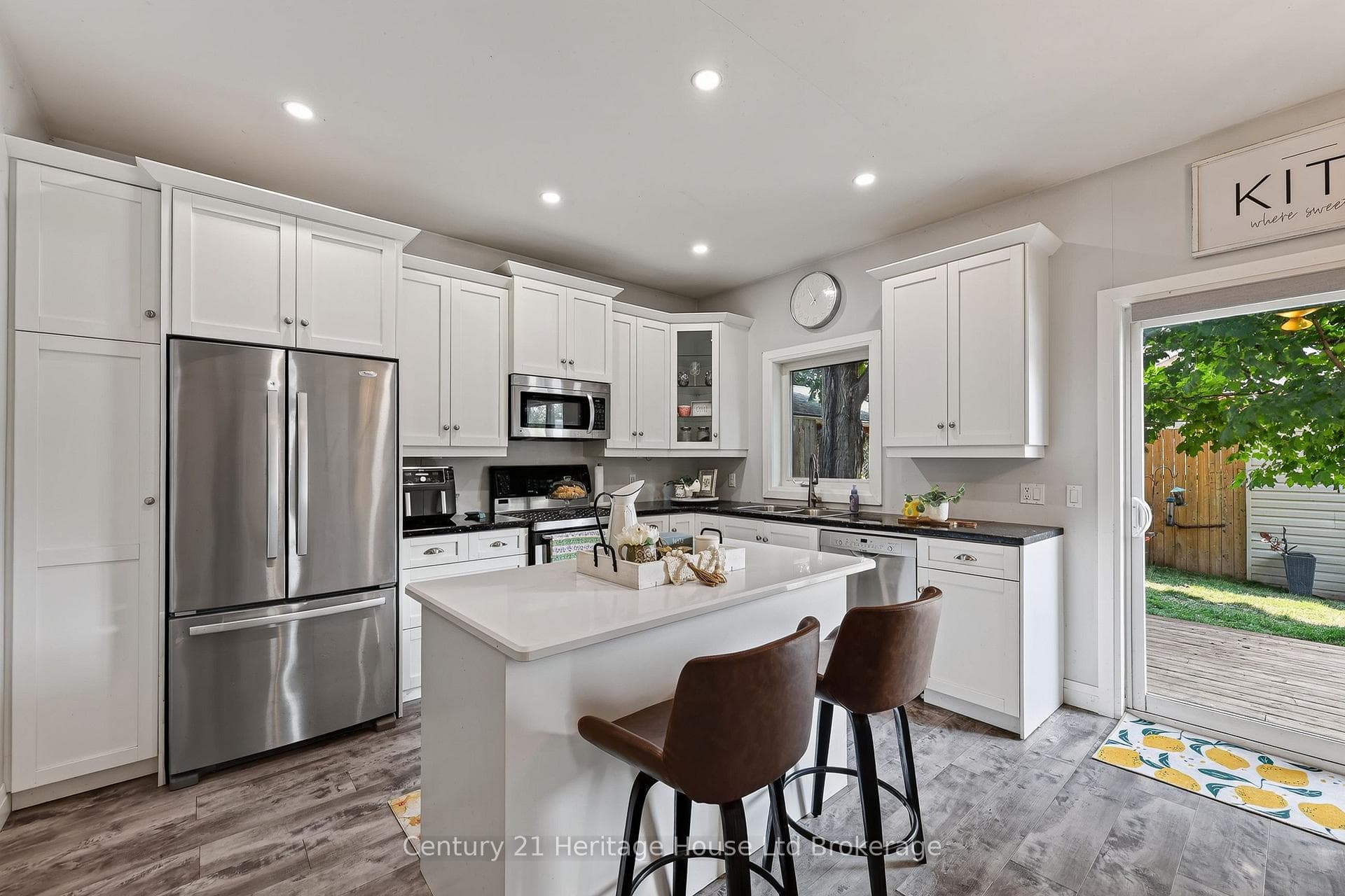 272 Wellington Street photo 13