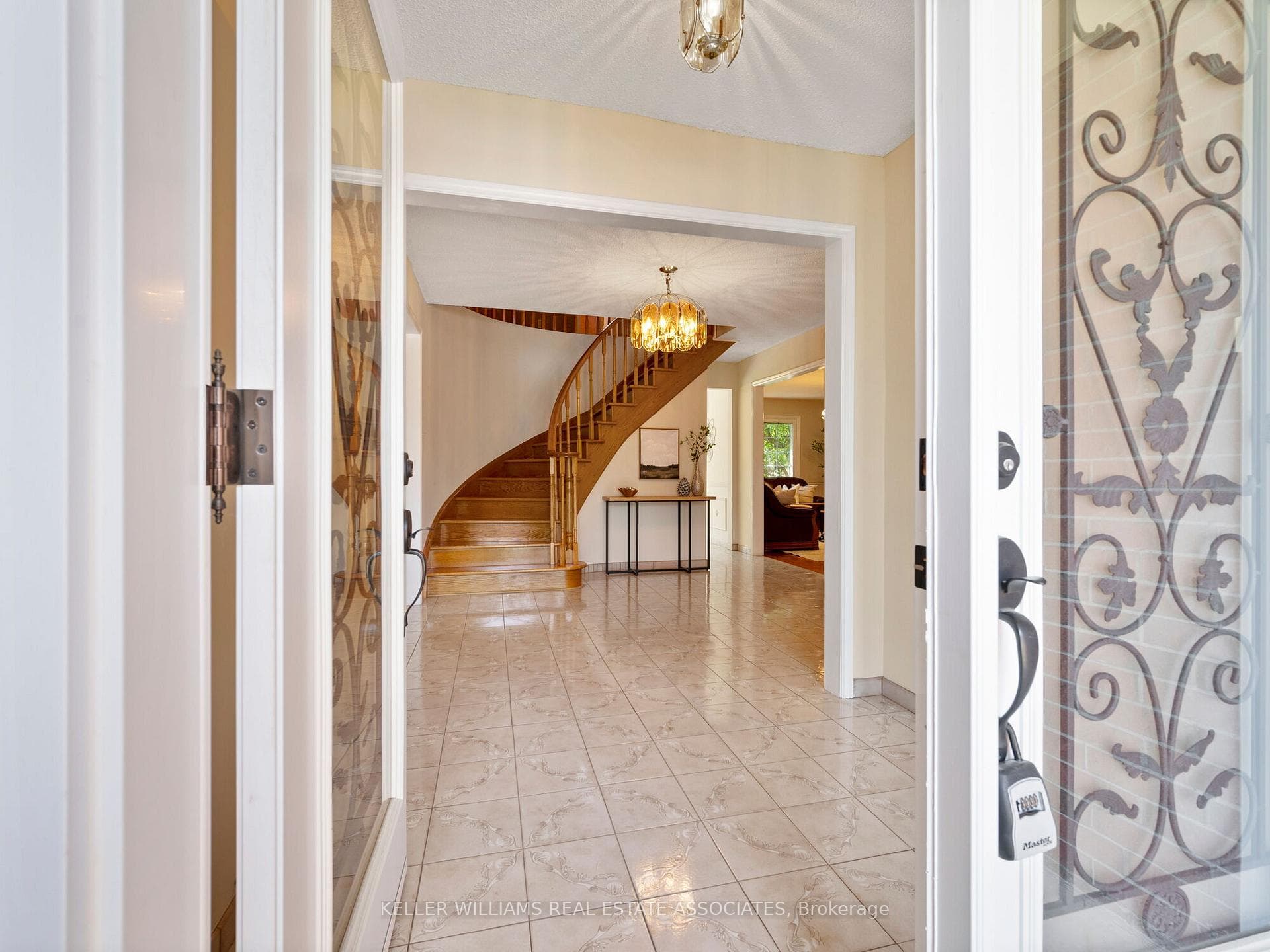 6398 Coachford Way photo 3