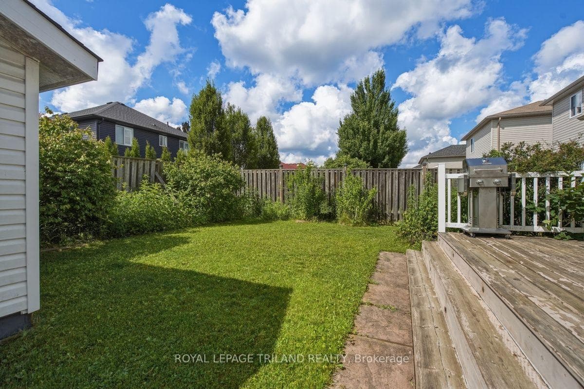 713 Thistlewood Drive photo 43