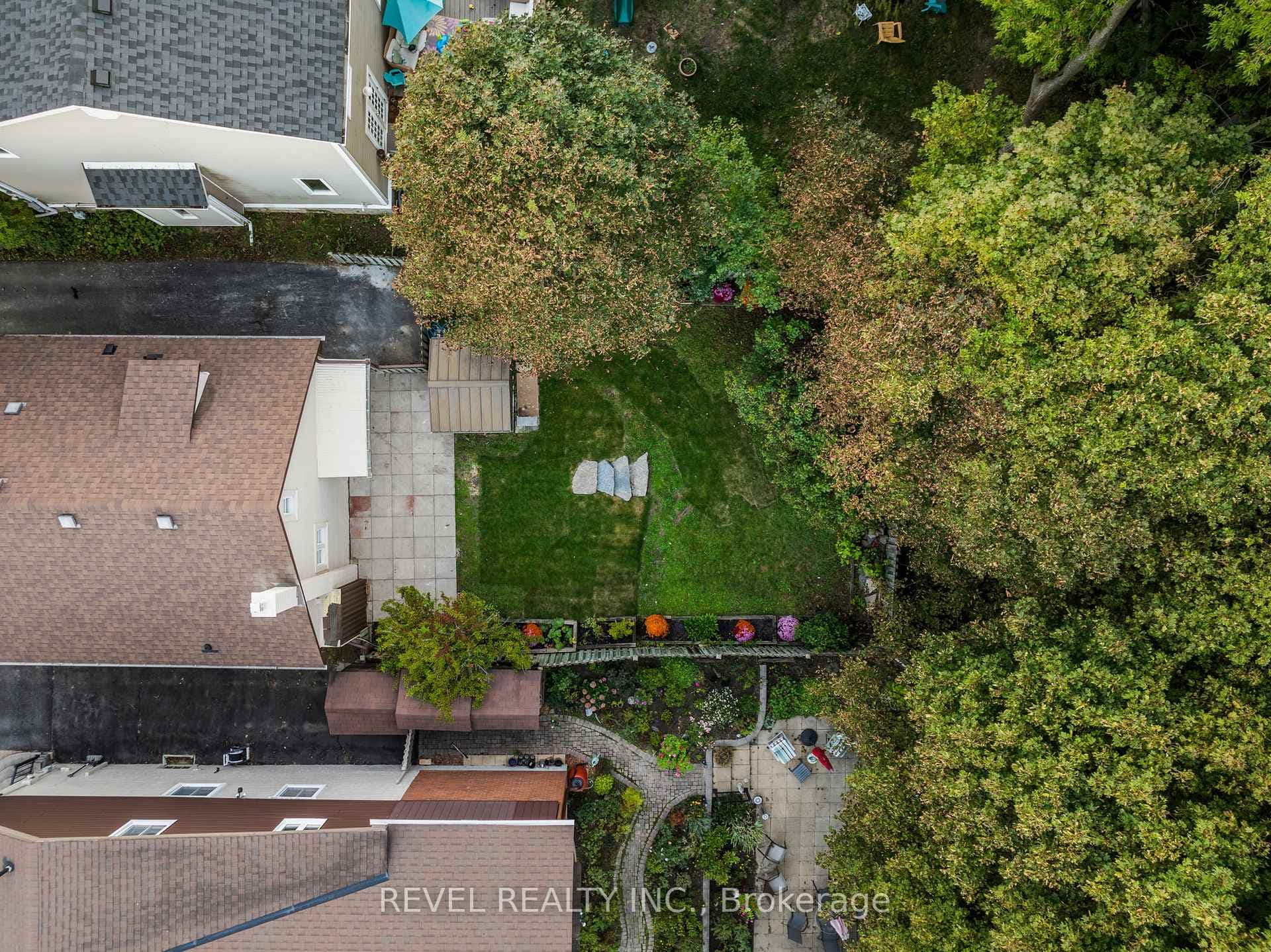180 Hillcroft Street photo 24