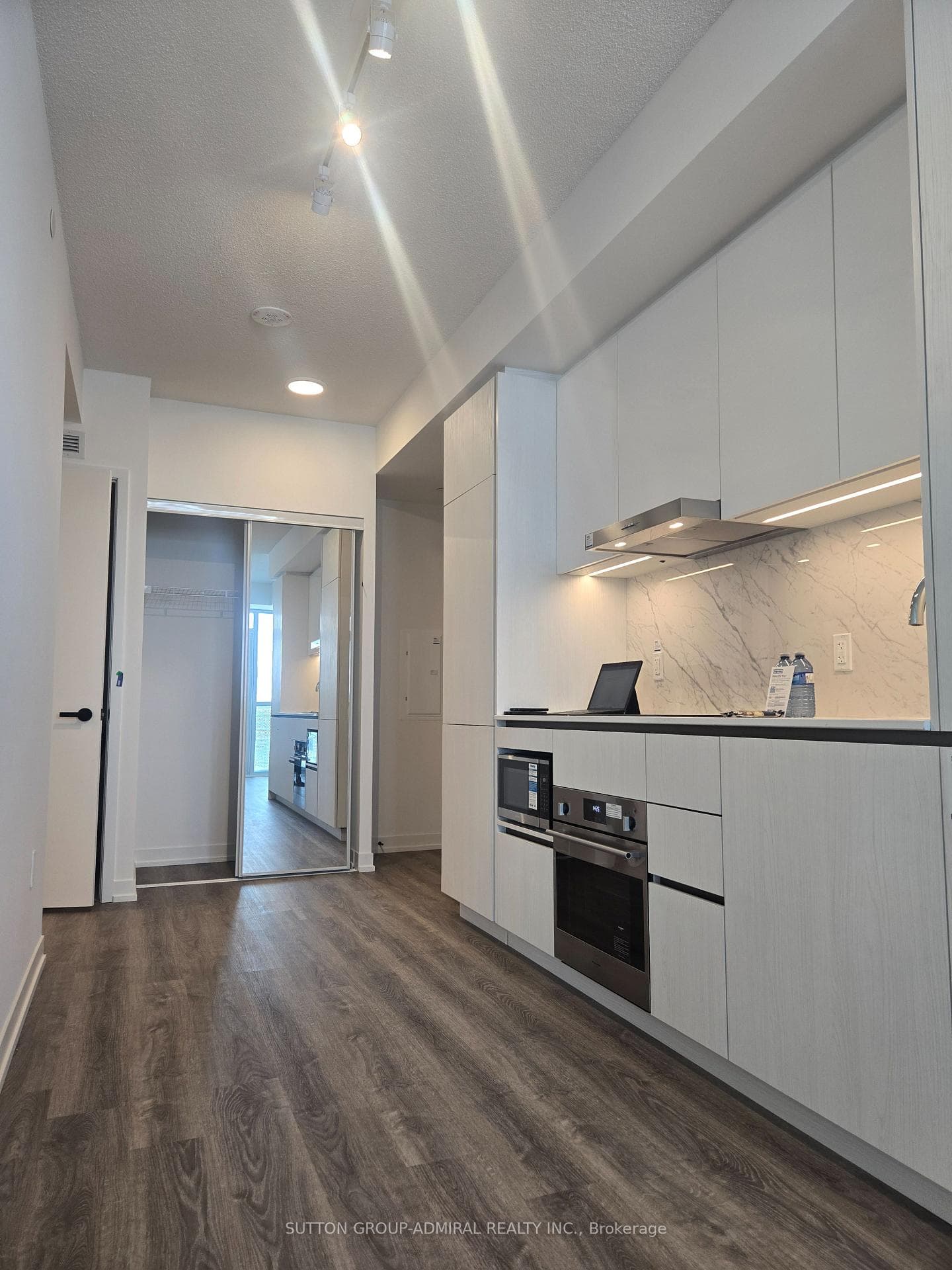 8 Interchange Way Unit 5707 photo 4