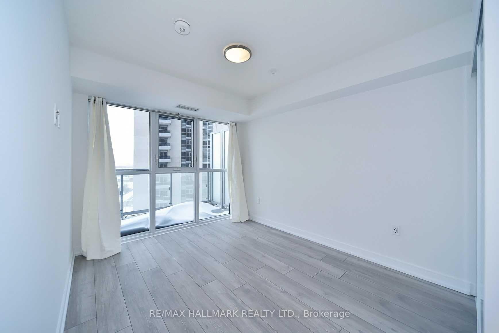 225 Village Green Square Unit 1308 photo 8