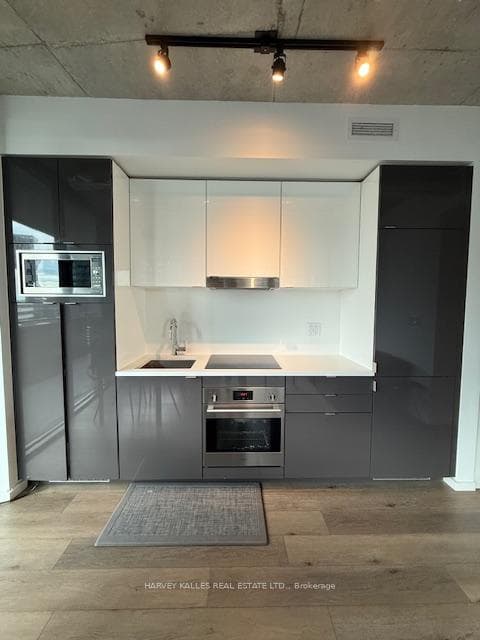 21 Lawren Harris Square Unit 504 photo 4