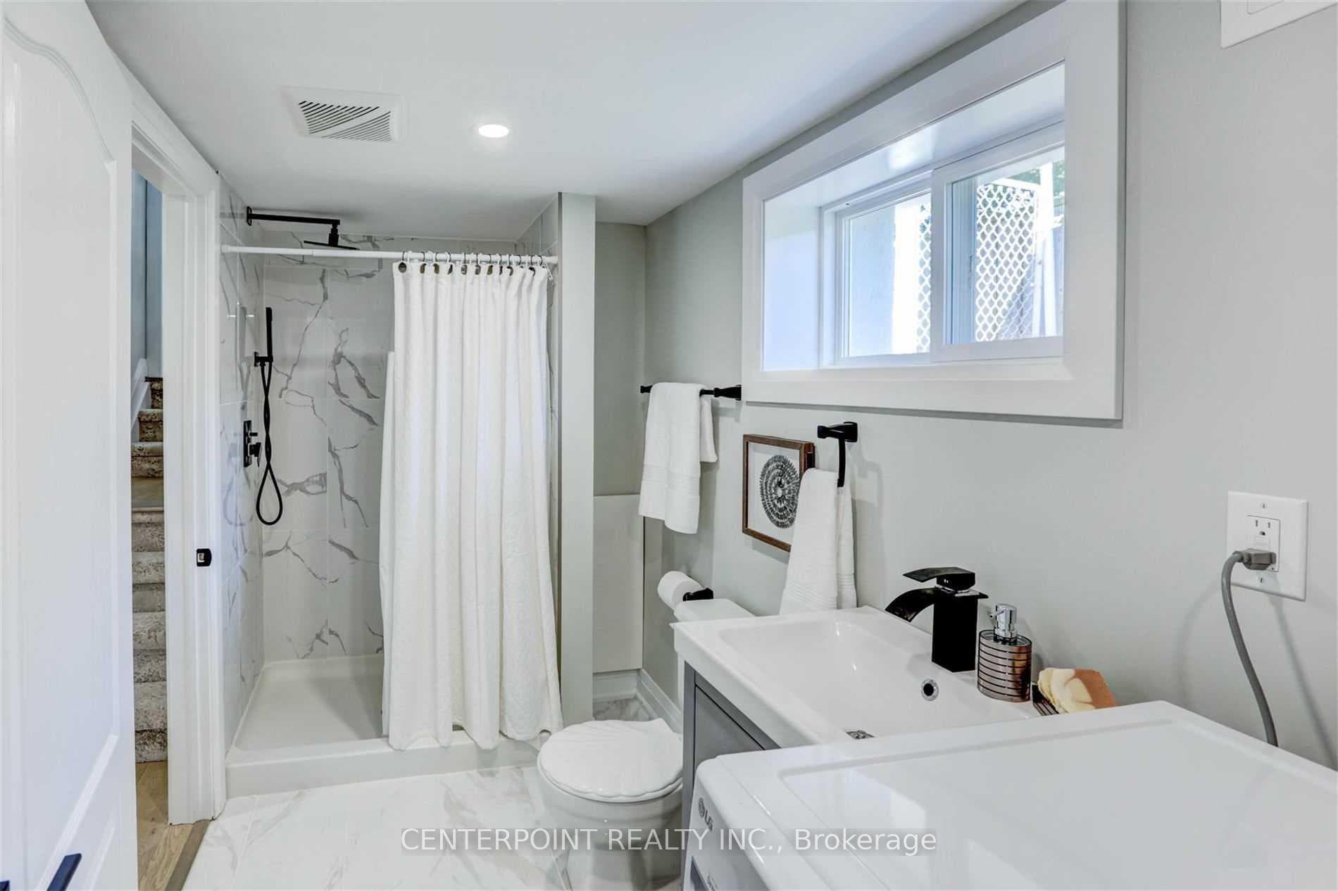 5416 Clive Crescent photo 22