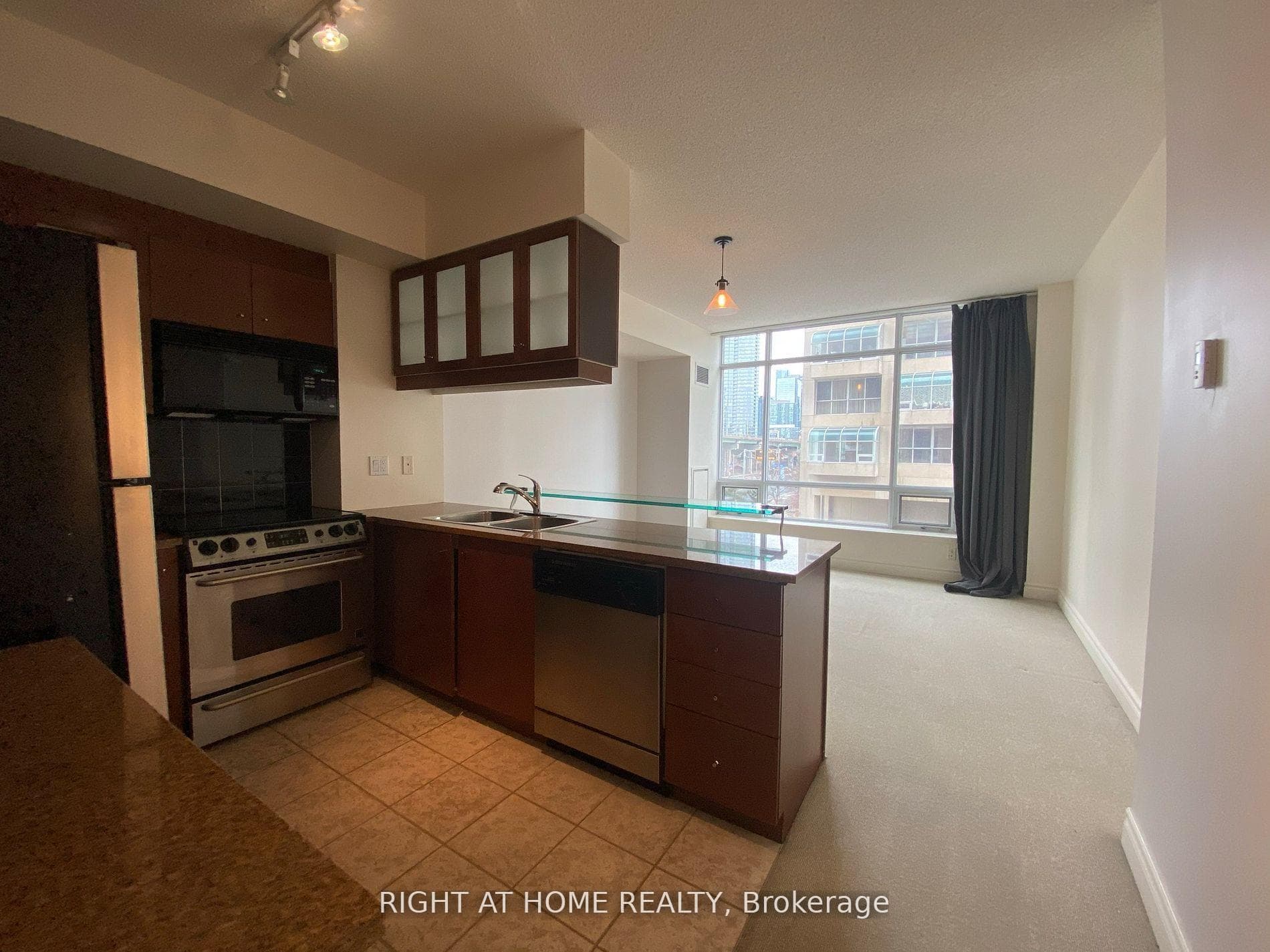500 Queens Quay Unit 308E photo 5