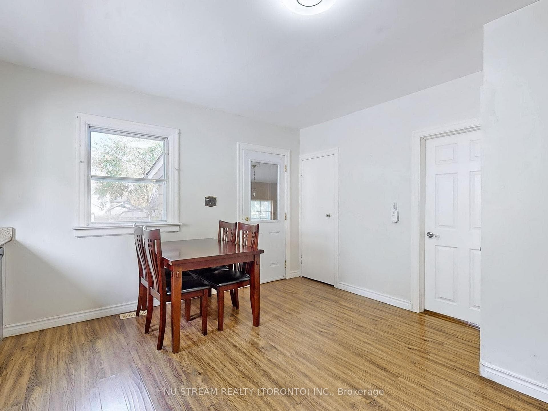 23 Mississauga Road Unit Full House photo 16