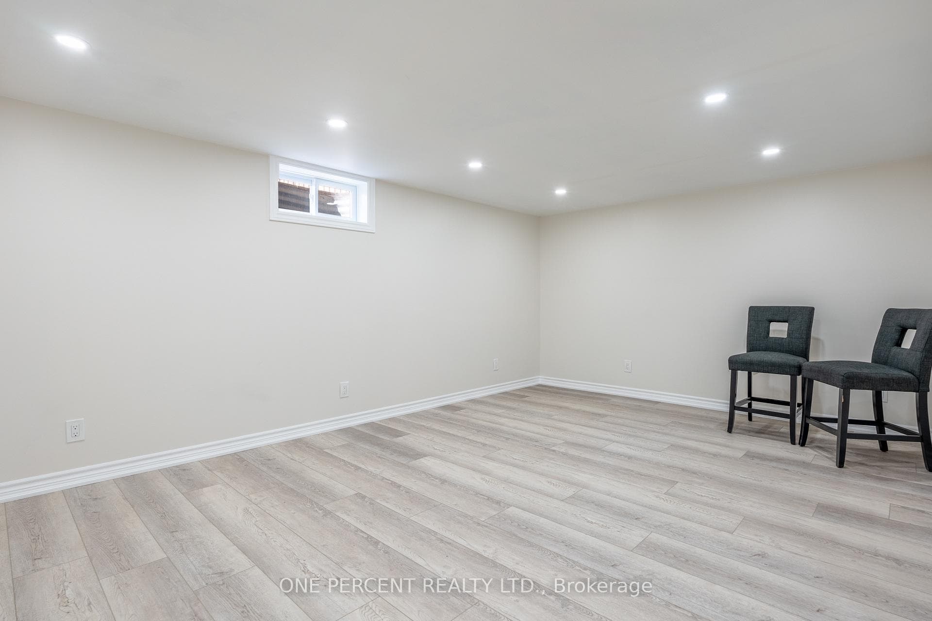 156 Victor Boulevard photo 23