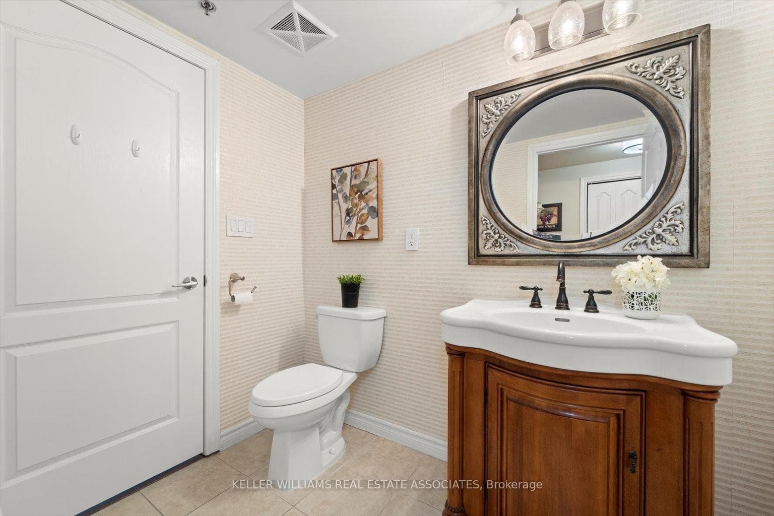 830 Scollard Court Unit 114 photo 24