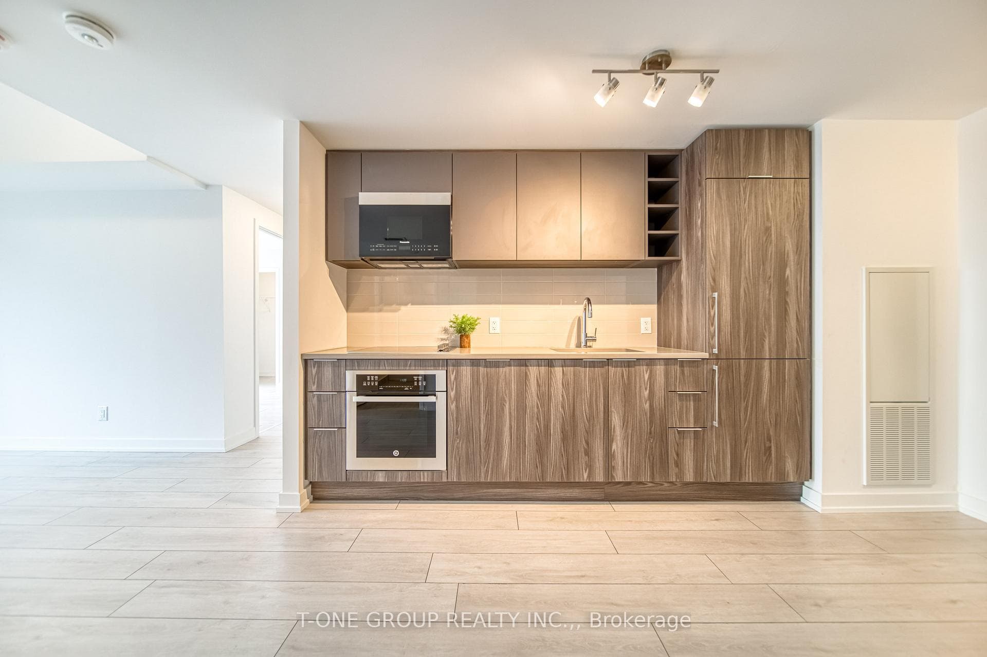 2033 Kennedy Road Unit 722 photo 4