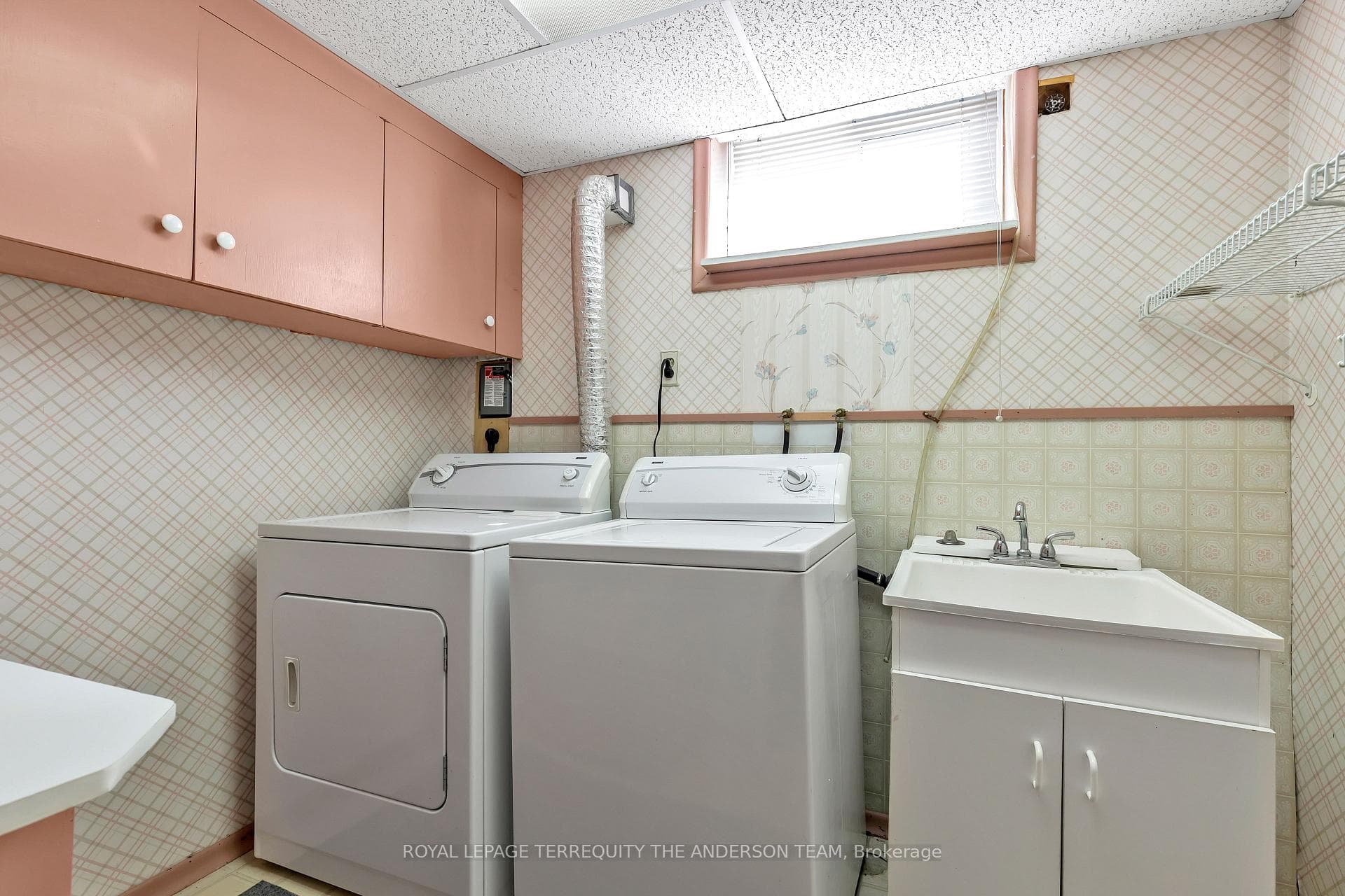 1110 Athol Street photo 32
