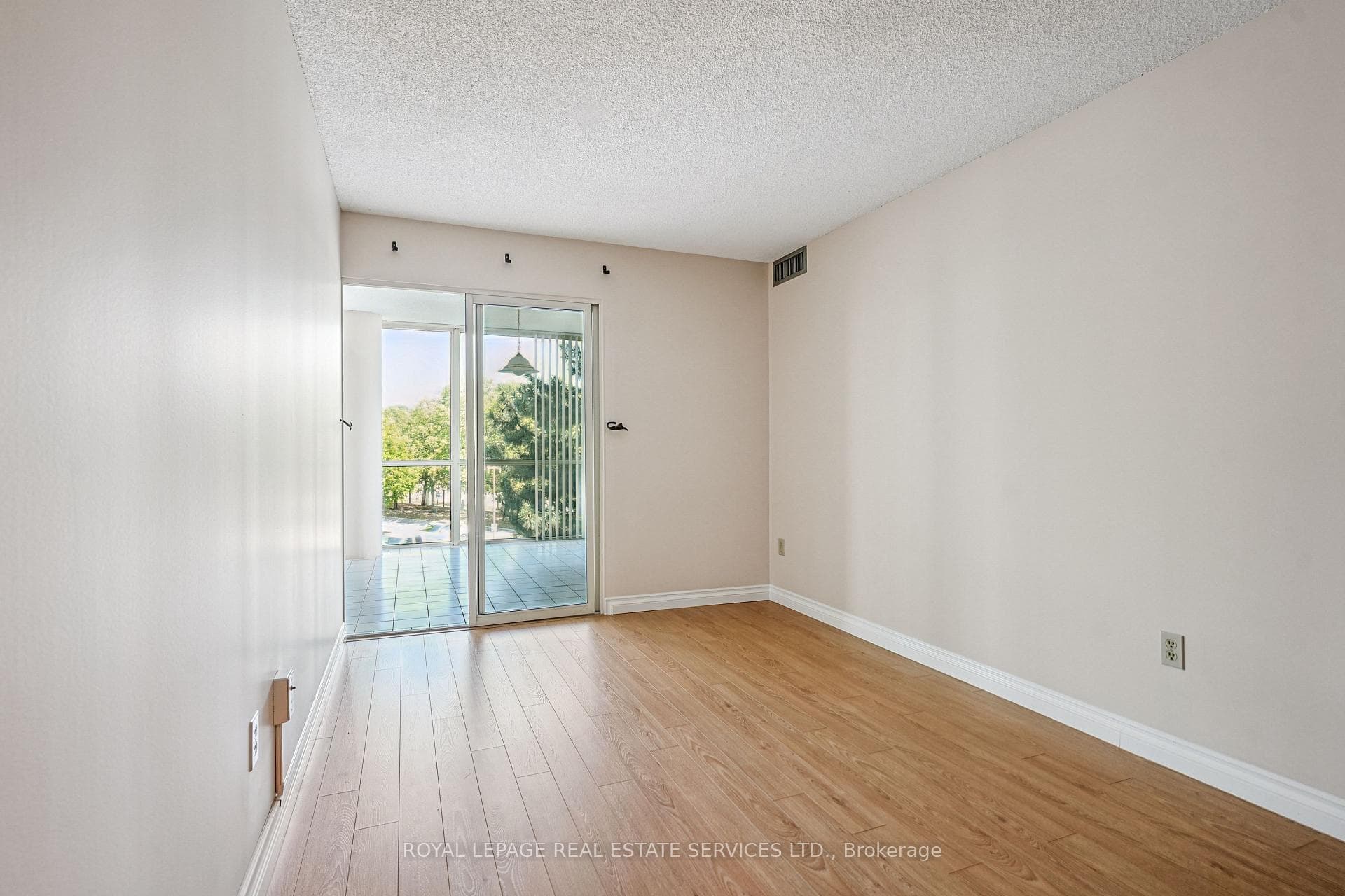 30 Harding Boulevard Unit 417 photo 24
