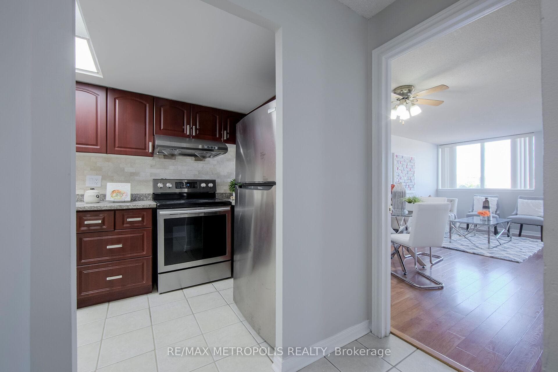 2460 Eglinton Avenue Unit 414 photo 8