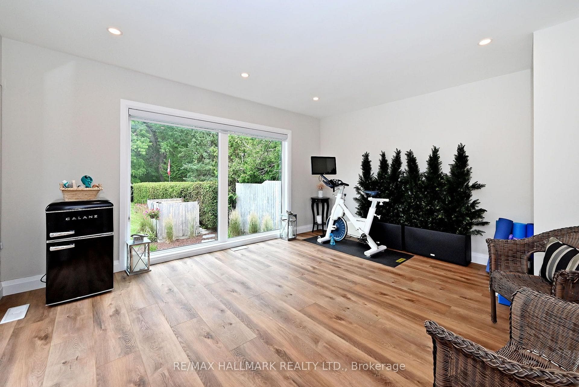 334 Stewart Street photo 19