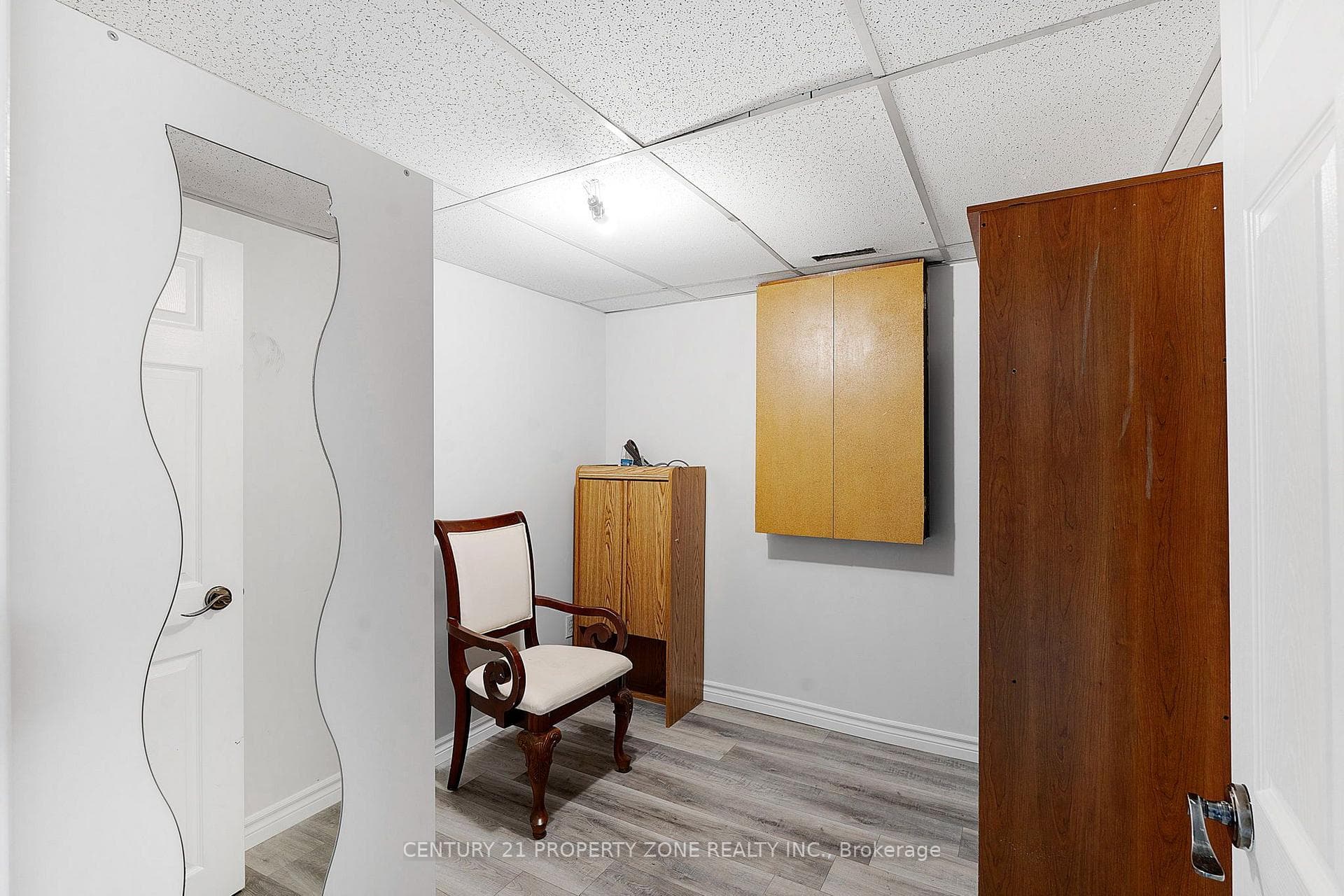 137 Nickolas Crescent photo 25