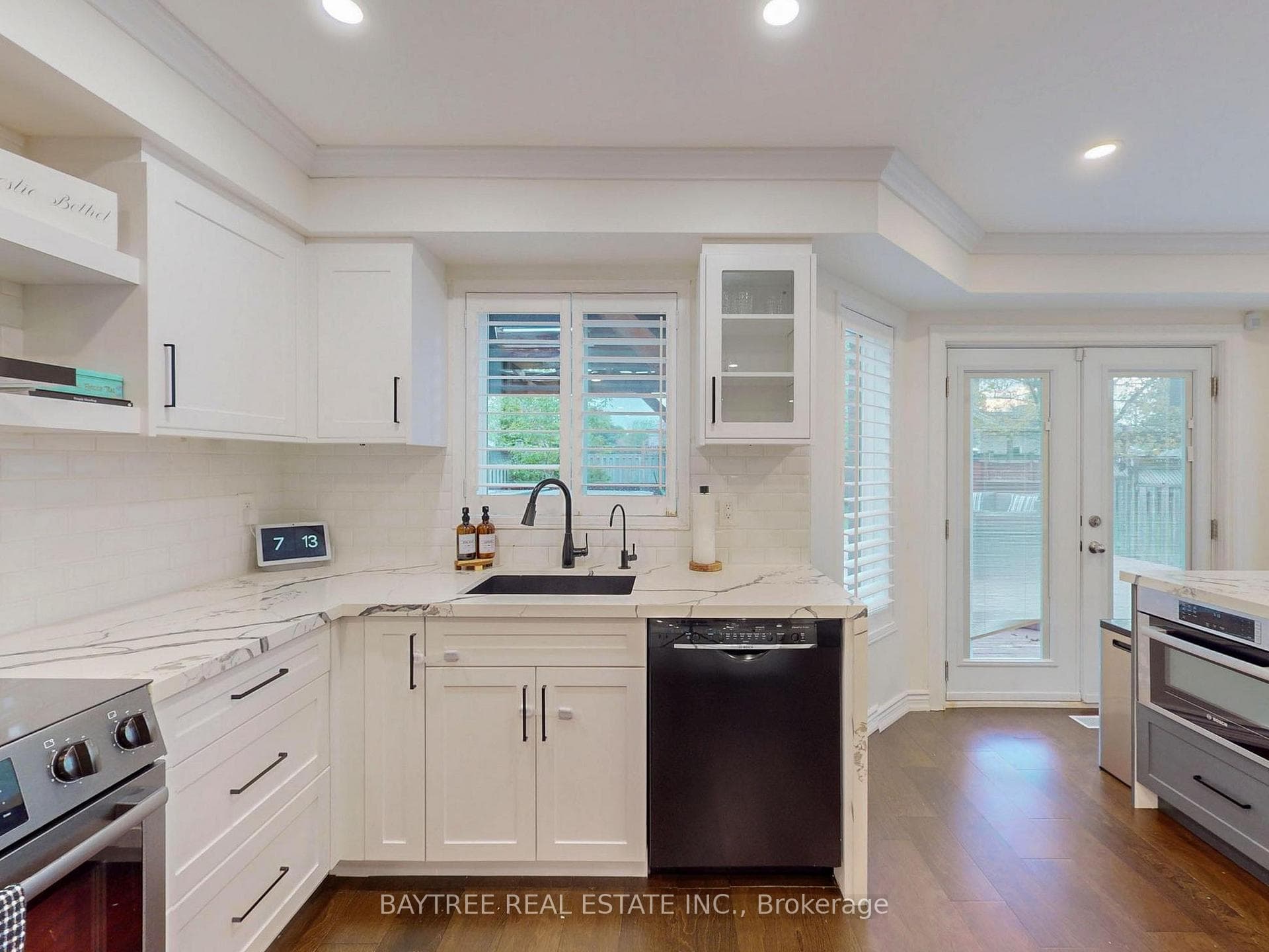 1034 Corrie Street photo 15