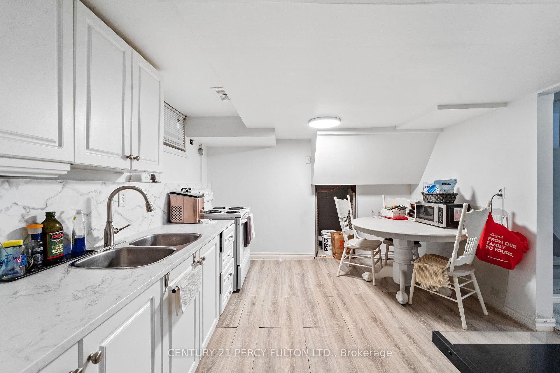 376 Fairlawn Street photo 11
