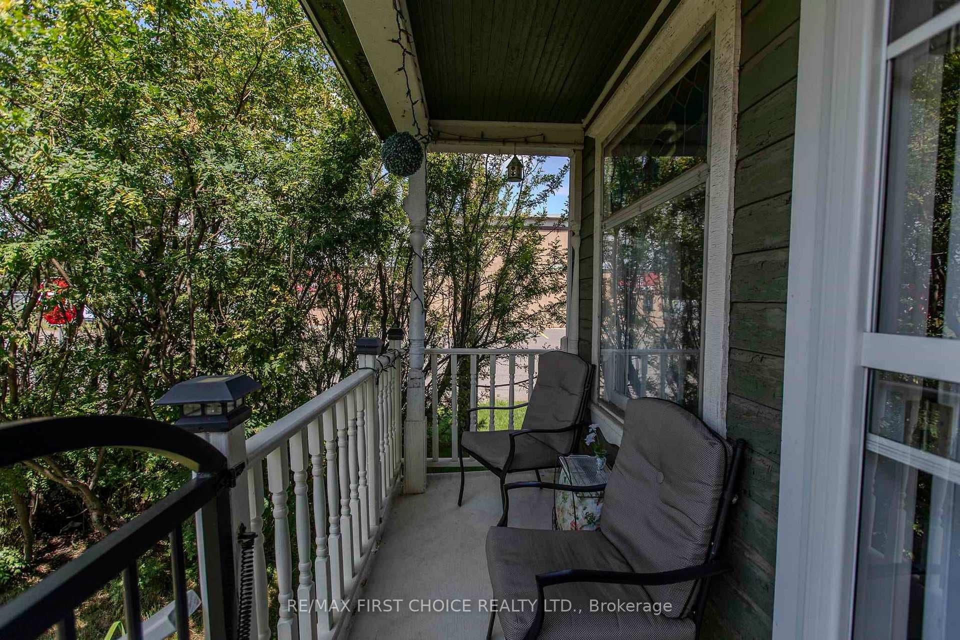 1036 Alexandra Street photo 40