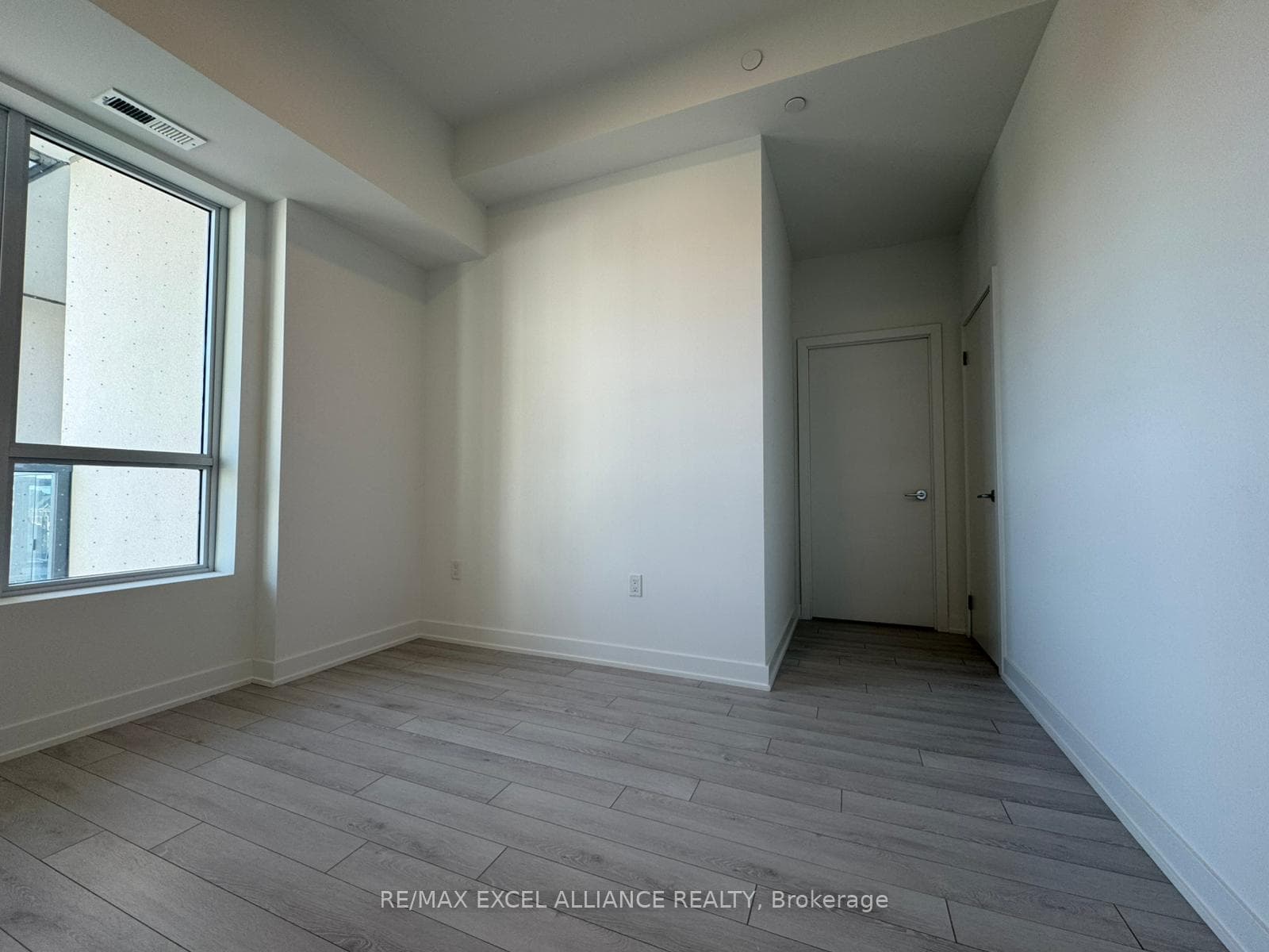 1005 Dundas Street Unit 519 photo 8