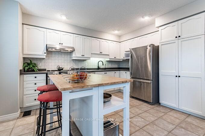 554 Dansbury Drive photo 16