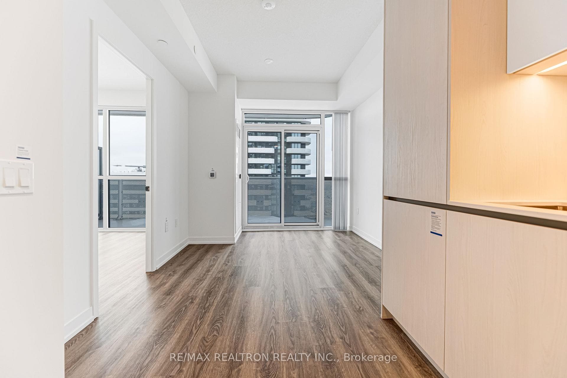 8 Interchange Way Unit 5501 photo 14