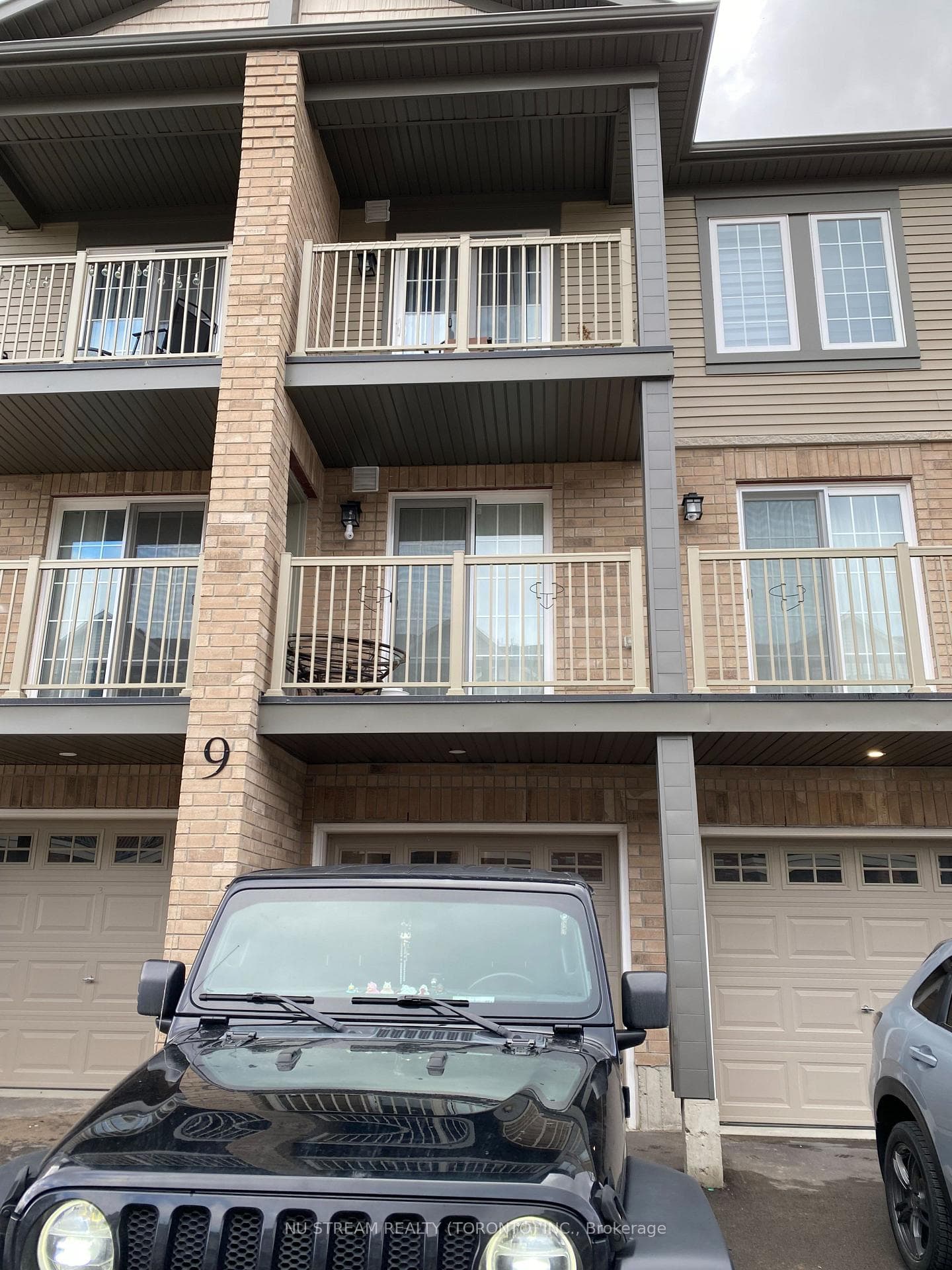 9 Hay Lane Unit 4 photo 1
