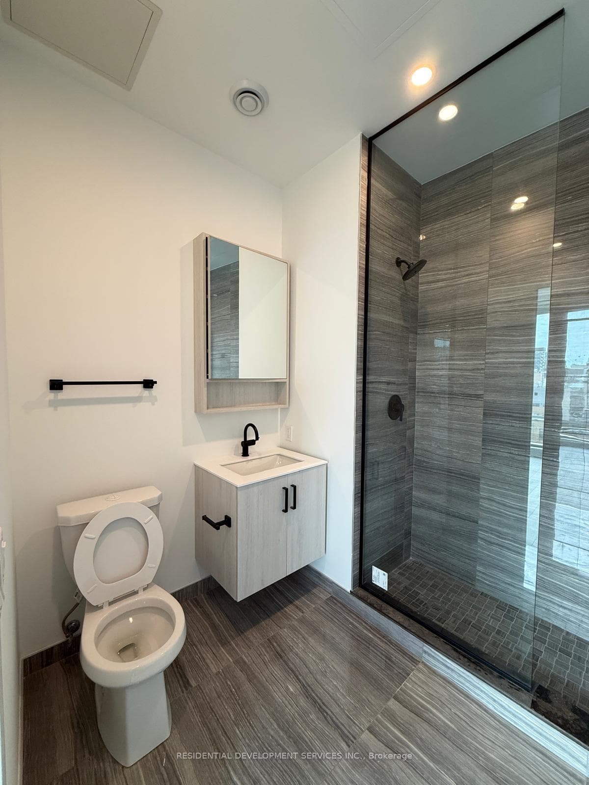88 Queen Street Unit 703 photo 5