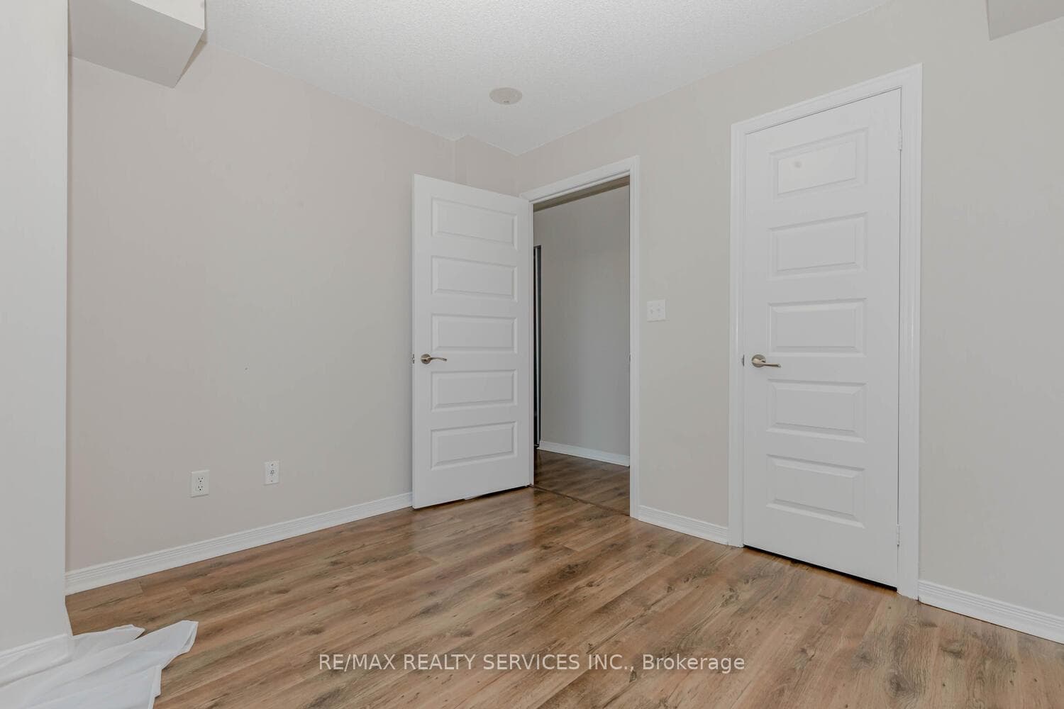 215 Queen Street Unit 808 photo 29