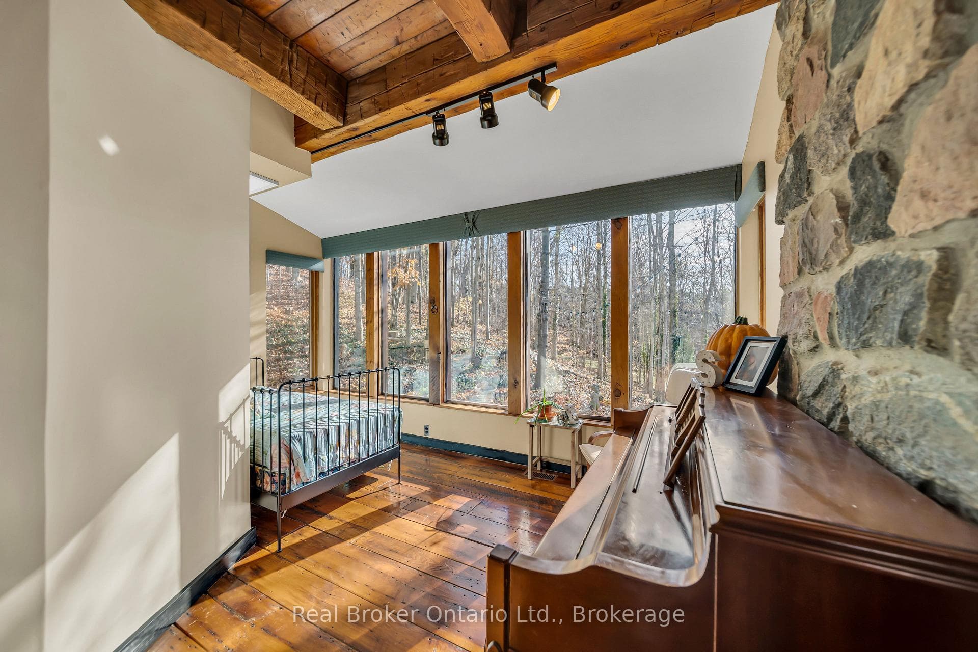 4766 Hyndman Drive photo 9
