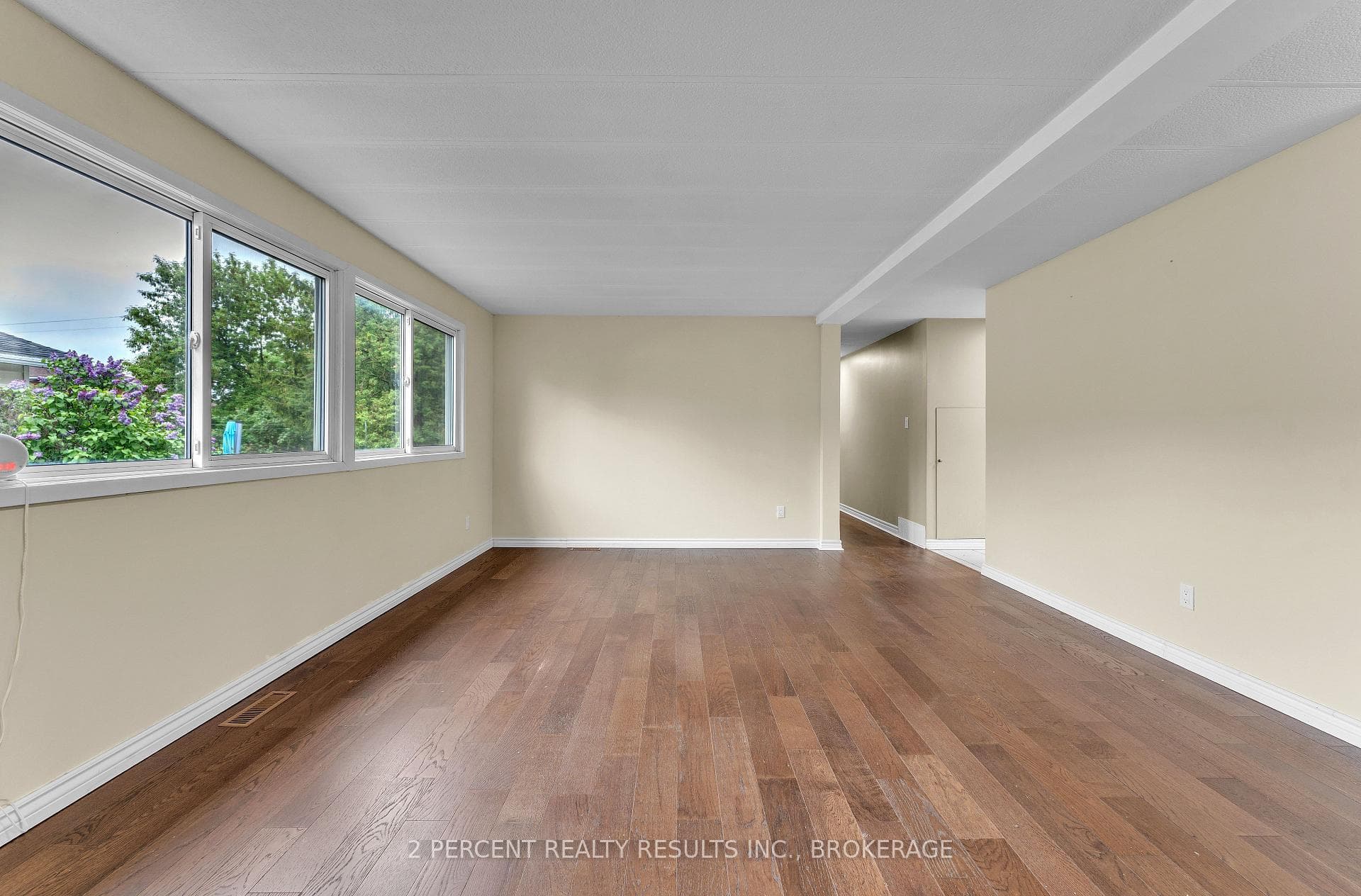 479 Henrietta Street photo 8