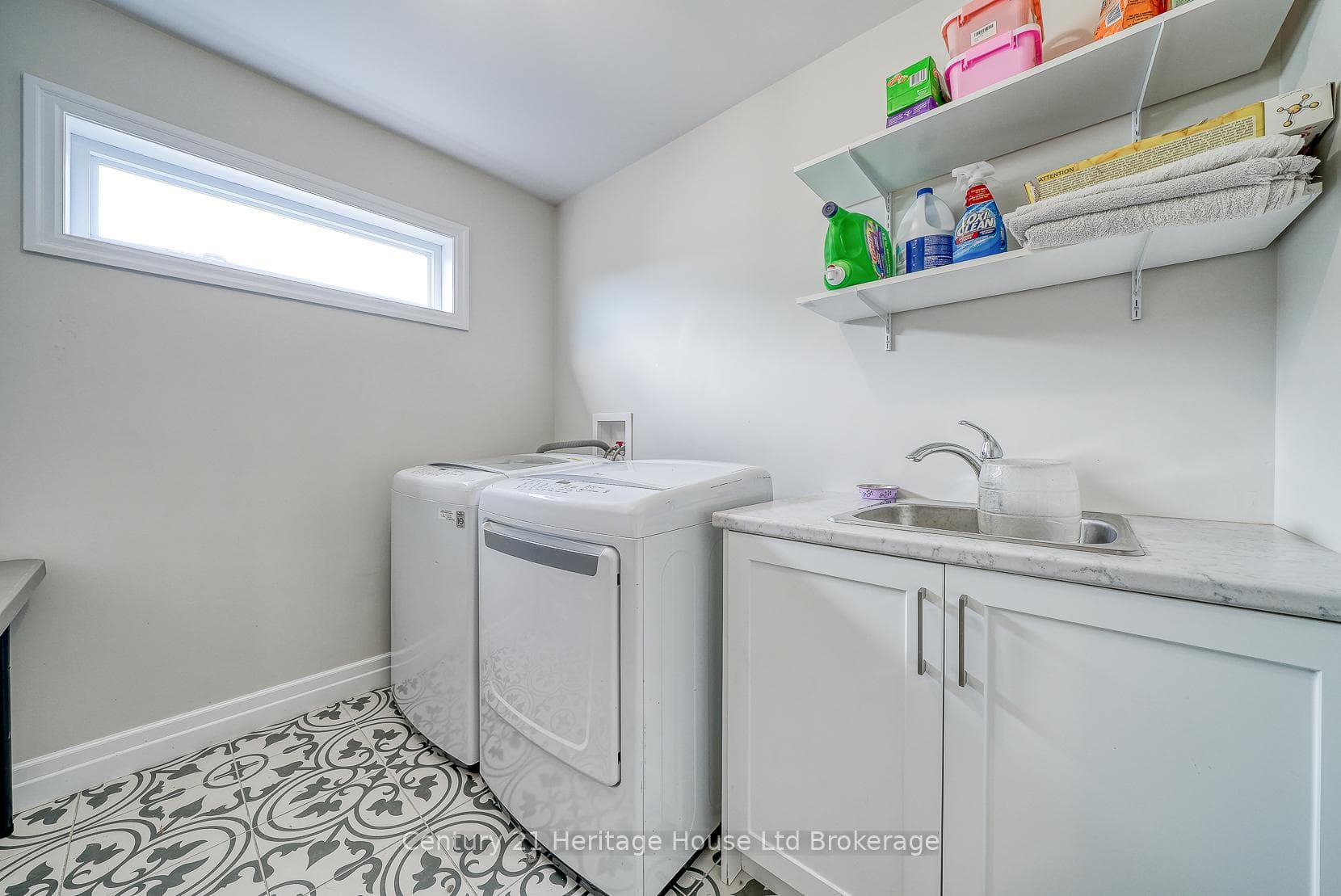 35 Peggy Avenue photo 24