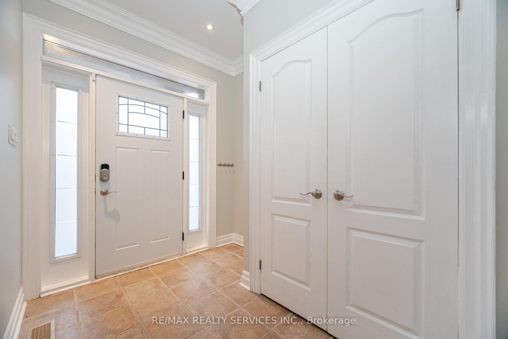 266 Airdrie Road photo 2