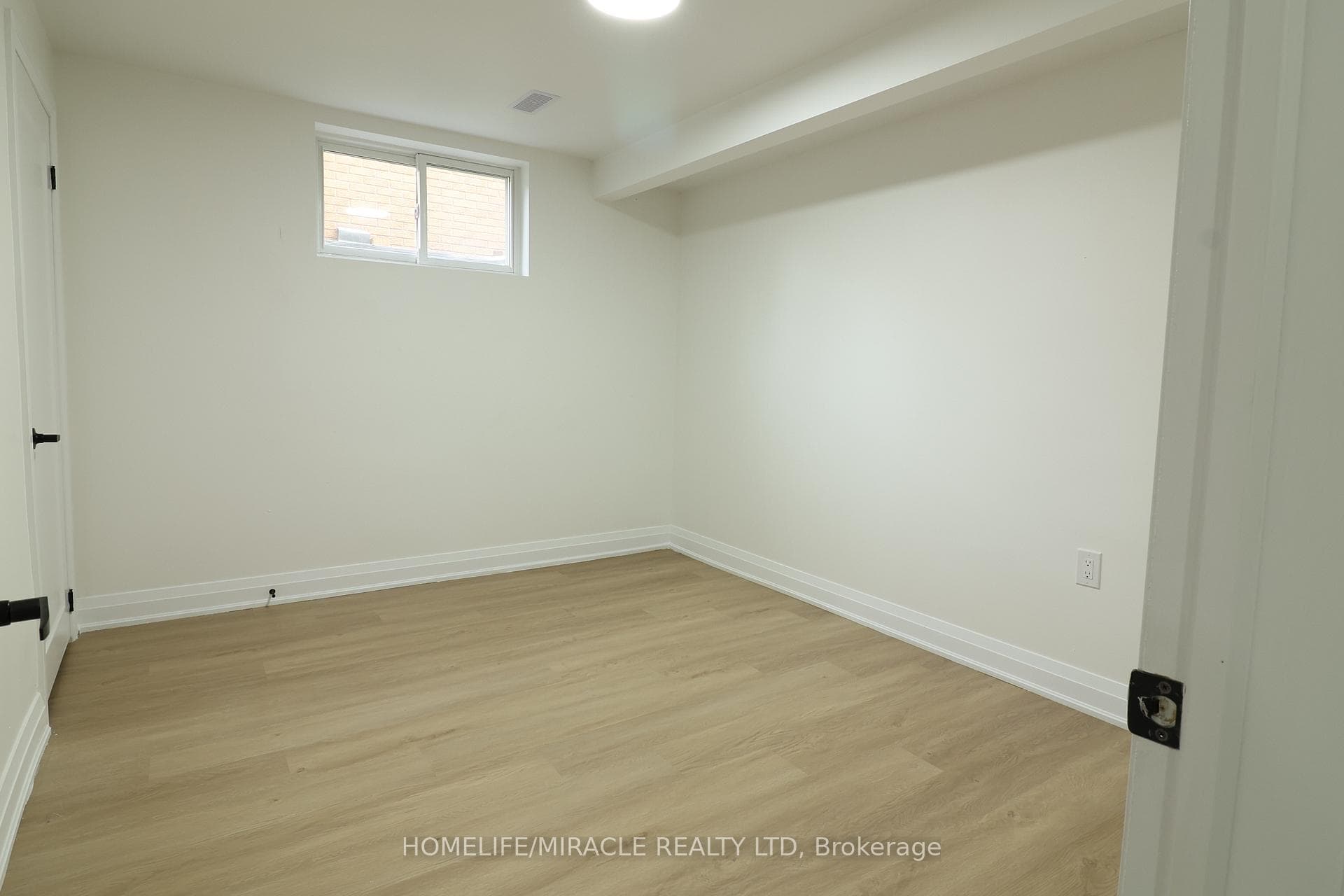354 Lee Circle photo 24