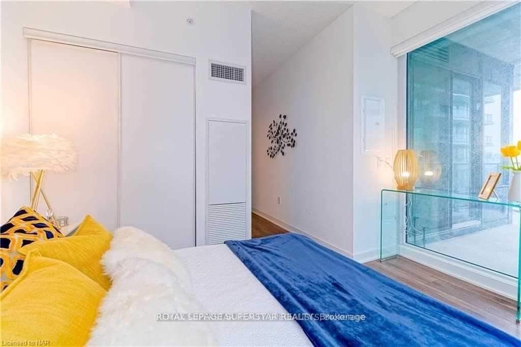 125 BLUE JAYS Way Unit 4302 photo 7