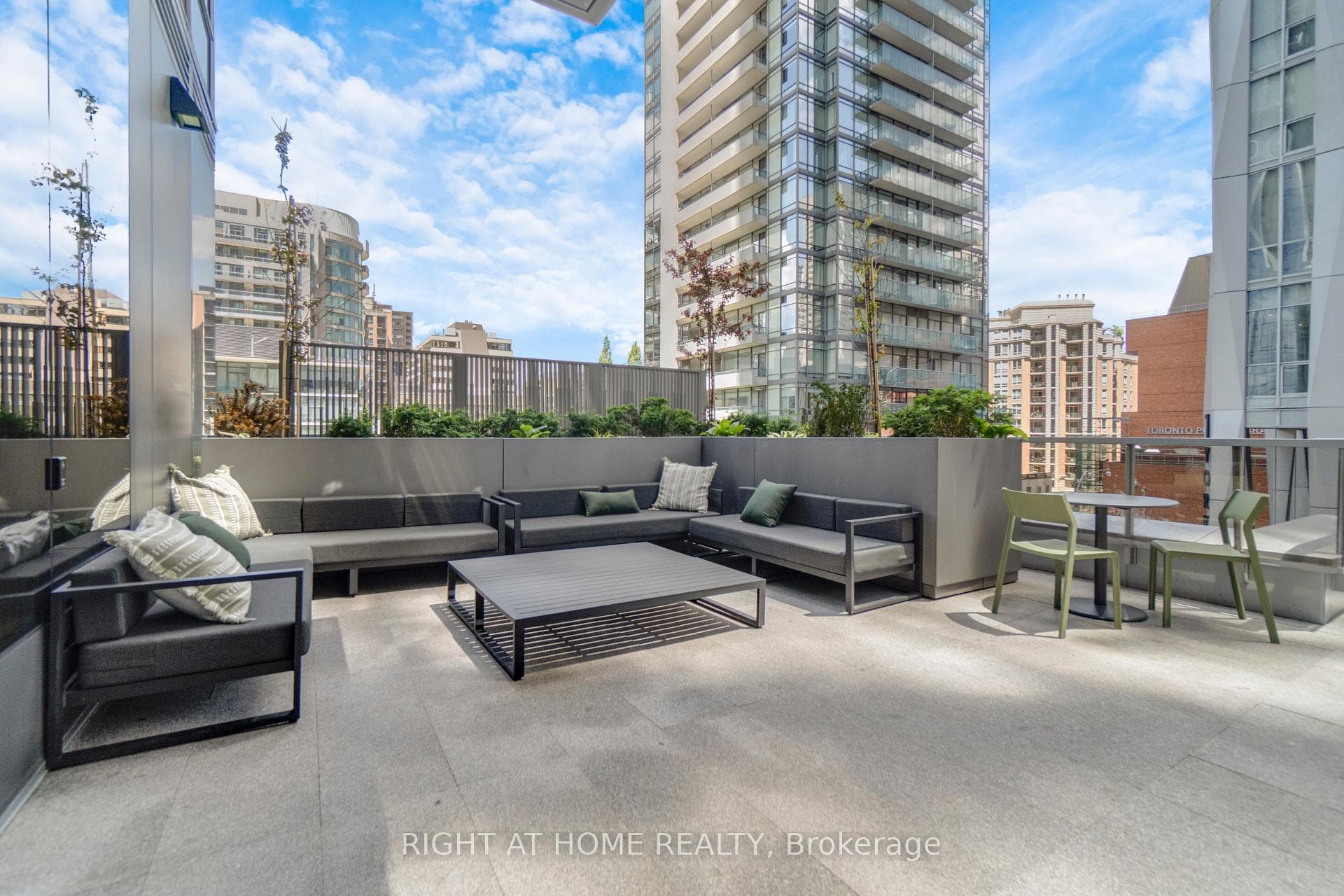 11 Yorkville Avenue Unit 2113 photo 27