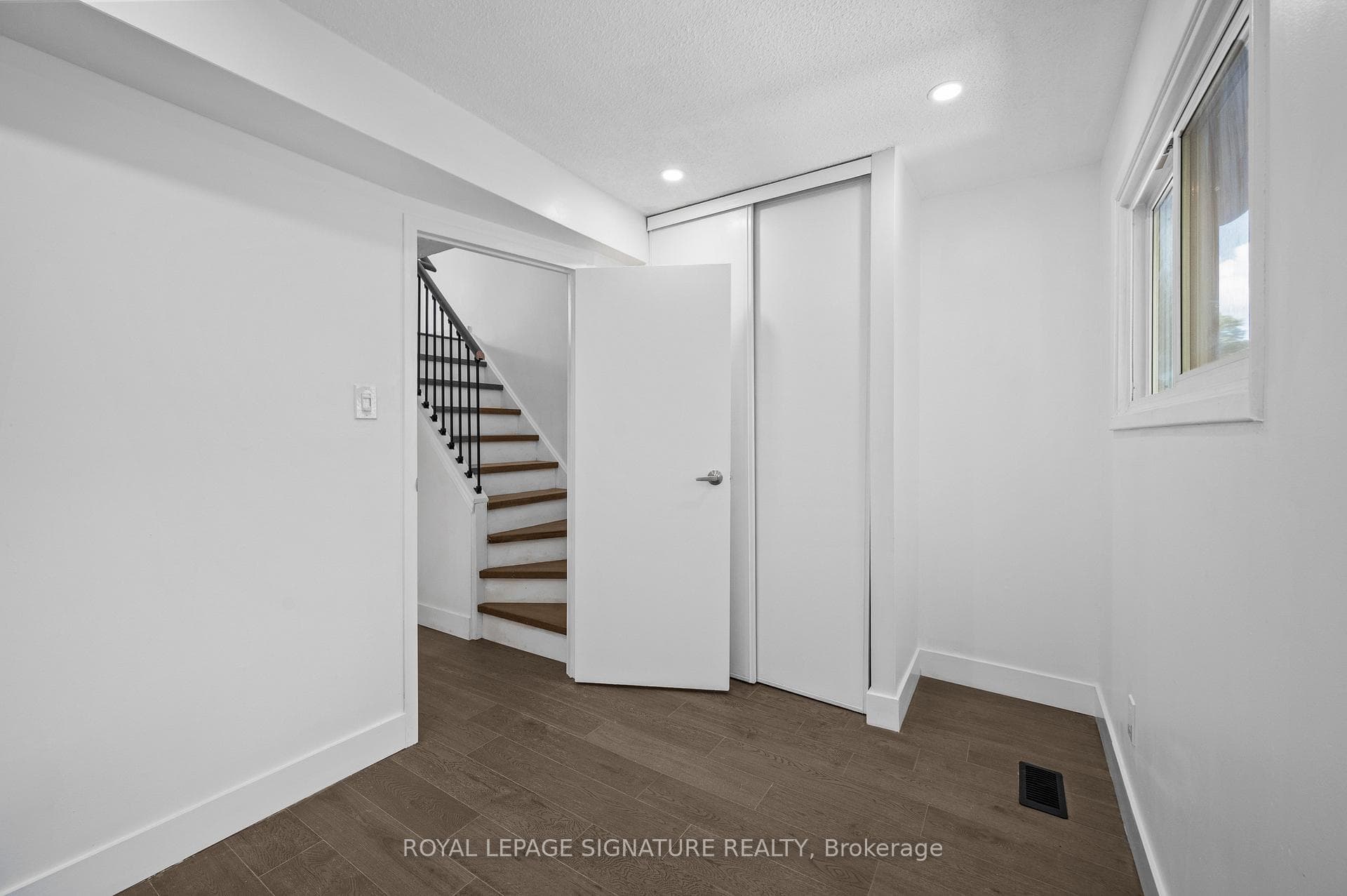 275 Broadview Avenue Unit 92 photo 26