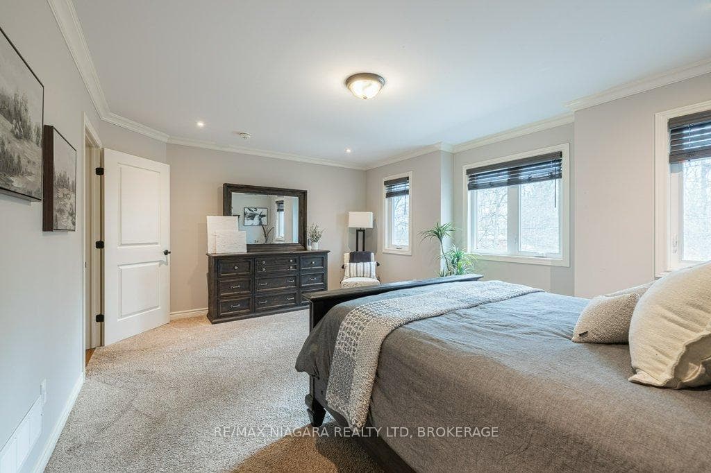 3246 Cedar Avenue photo 24