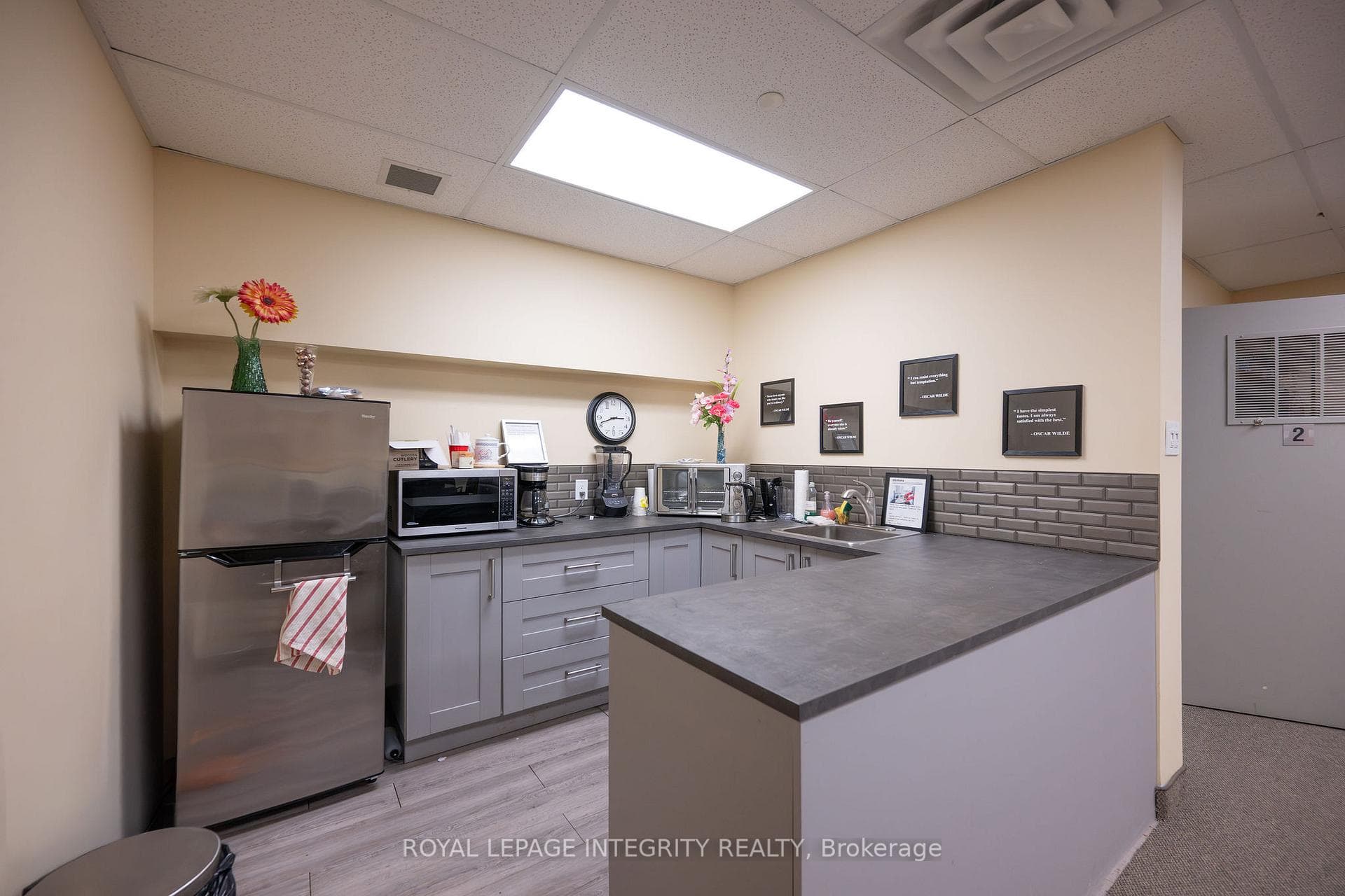 2951 Riverside Drive Unit 305 photo 11