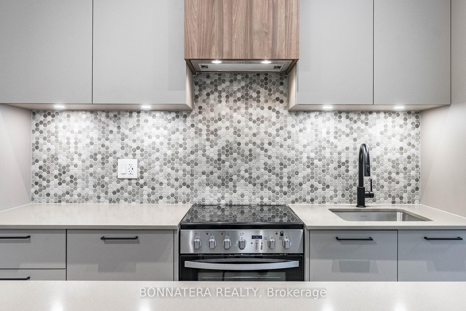 10 Lagerfeld Drive Unit 414 photo 14