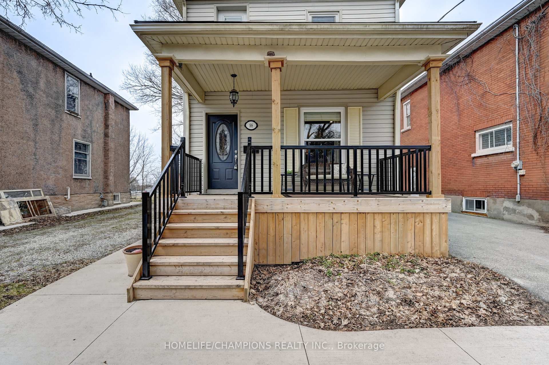 98 McNaughton Street photo 3