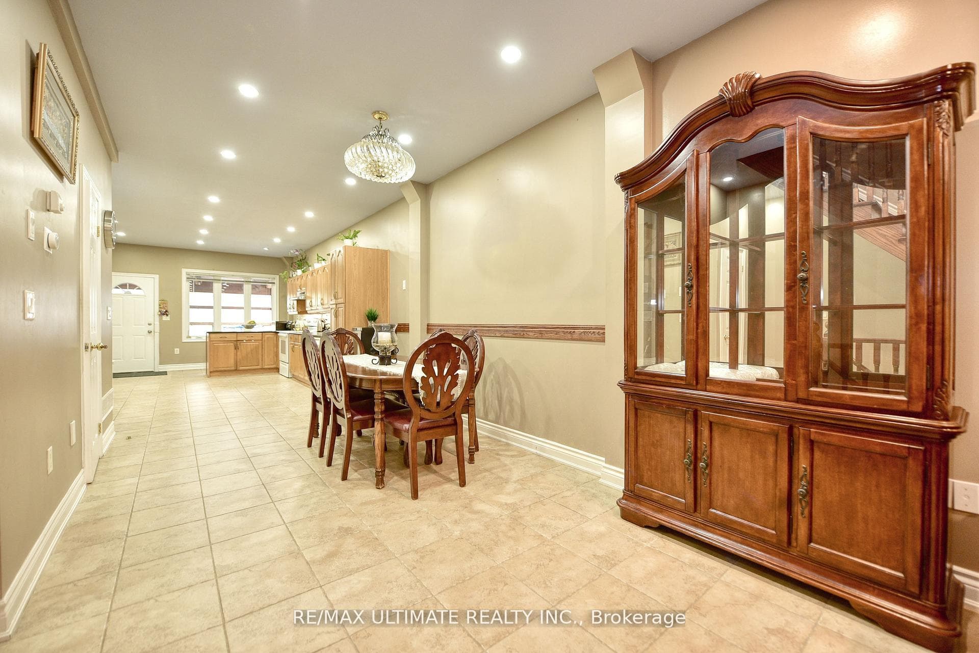 227 Earlscourt Avenue photo 9