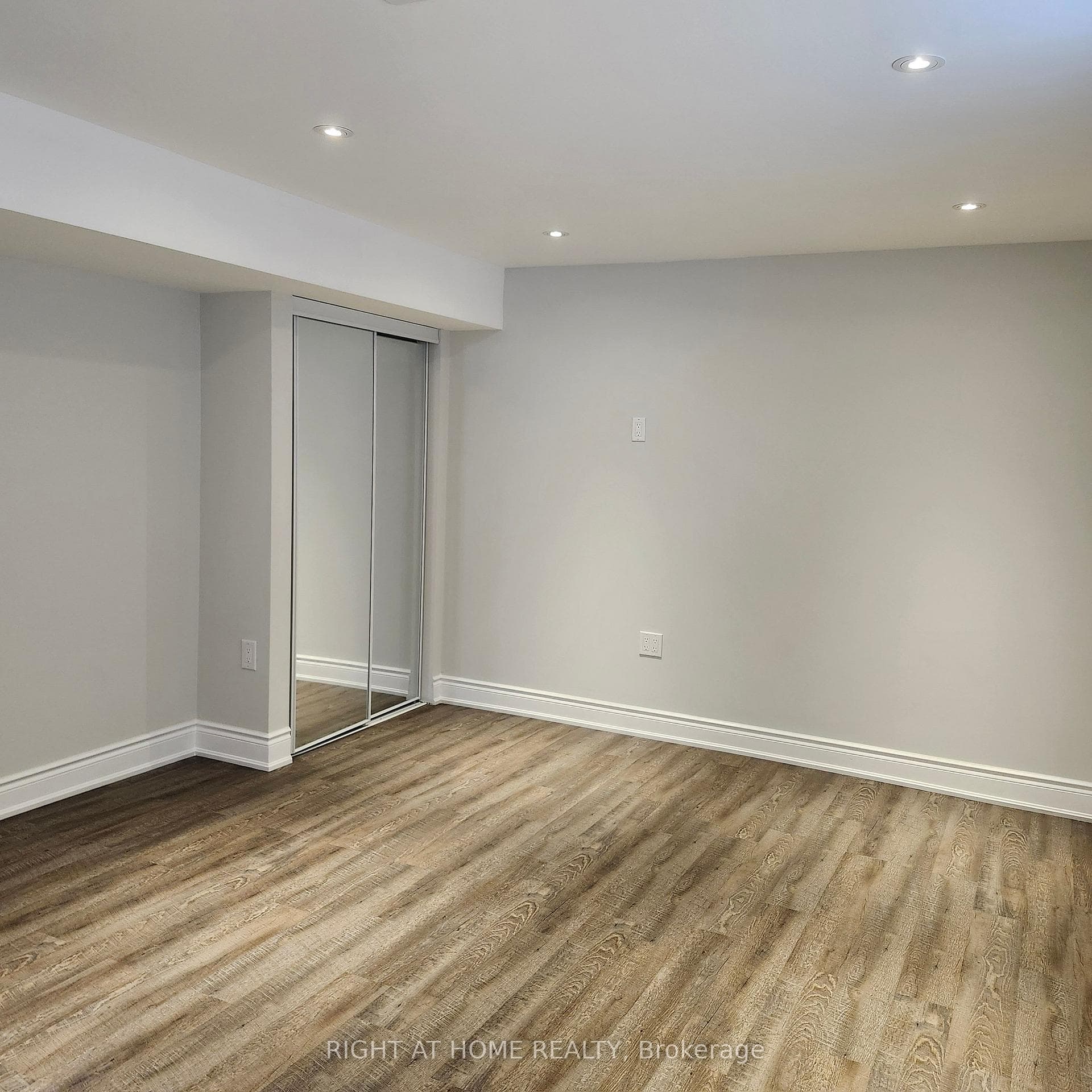 60 Weaver Terrace photo 6