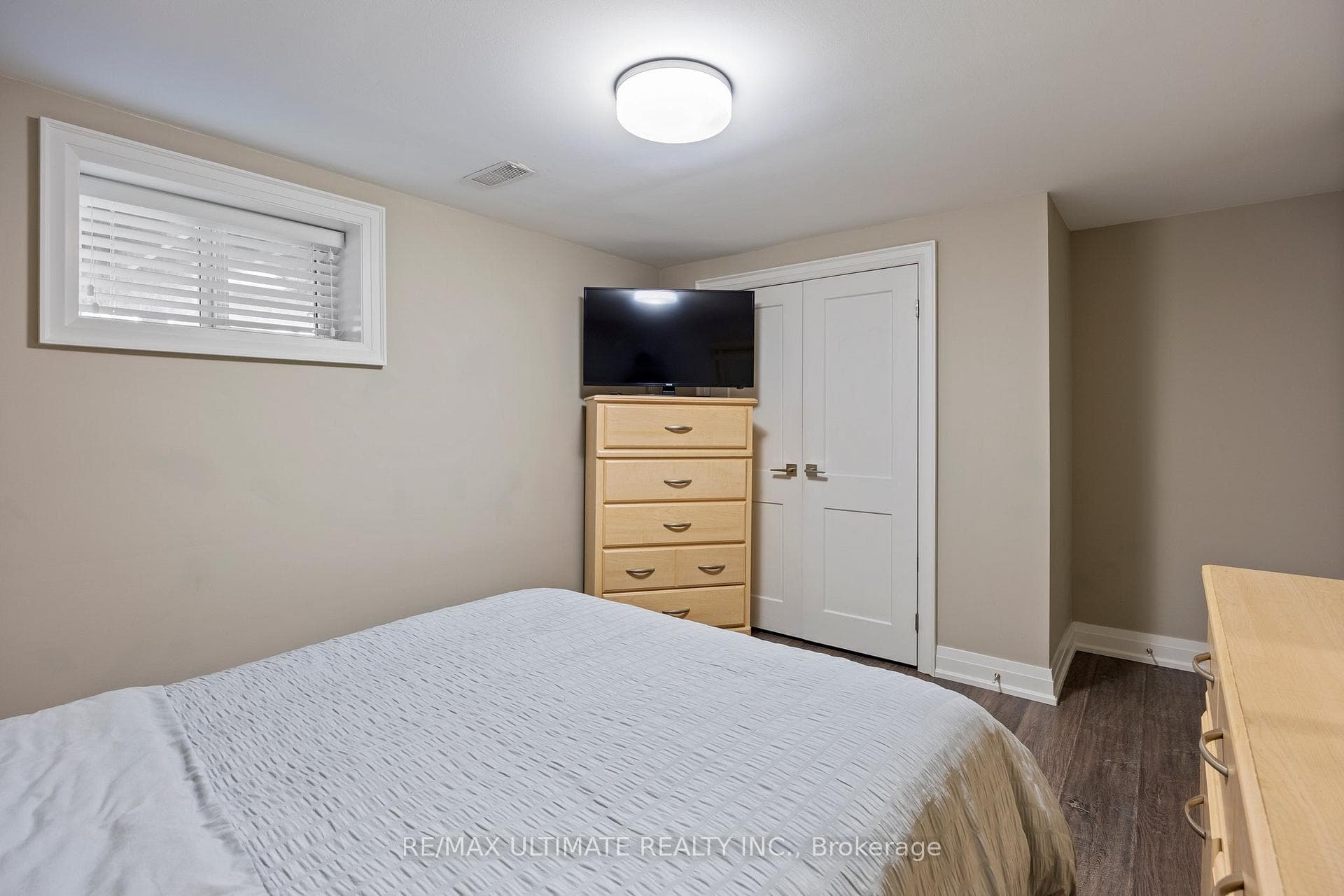 8 Wall Avenue photo 34