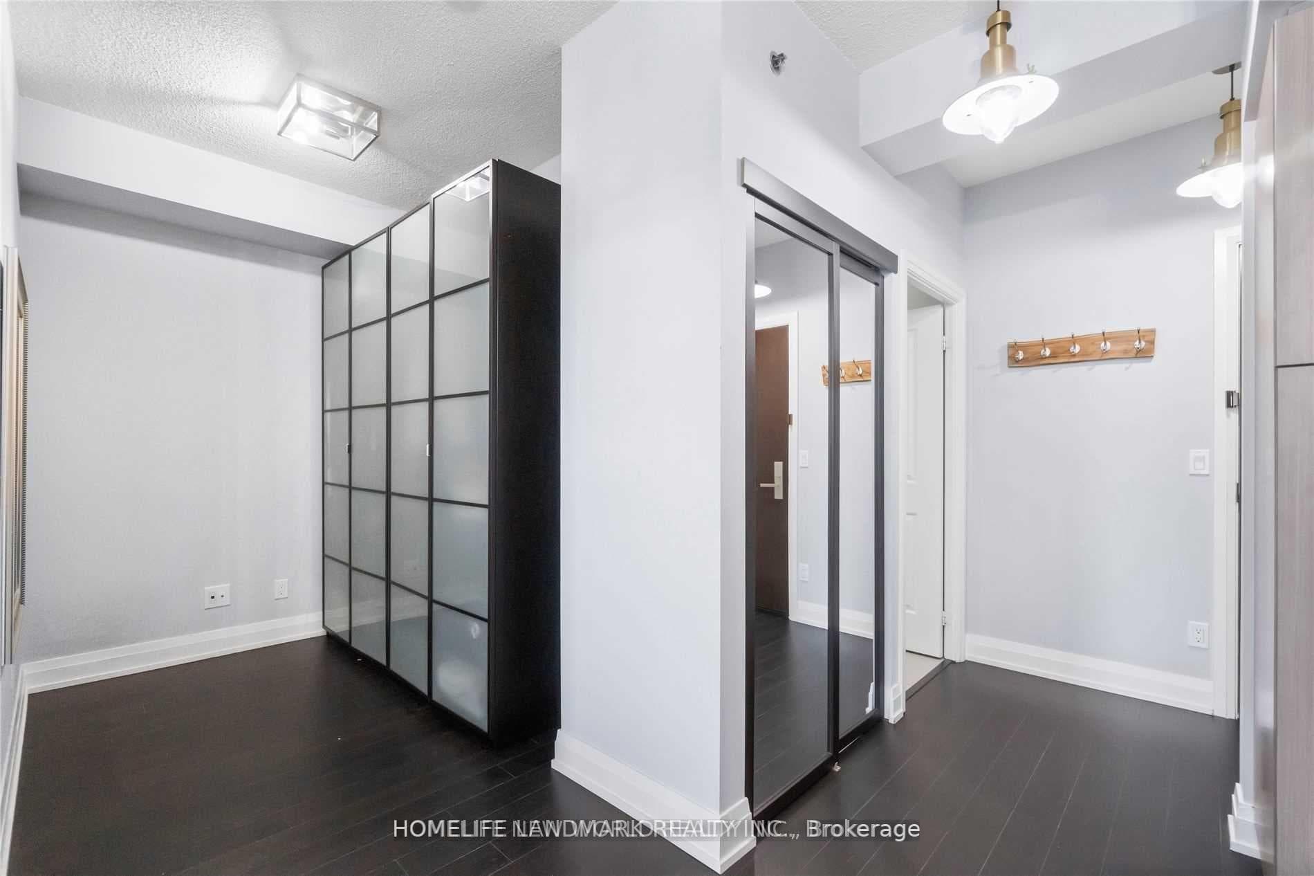 65 Speers Road Unit 1408 photo 4