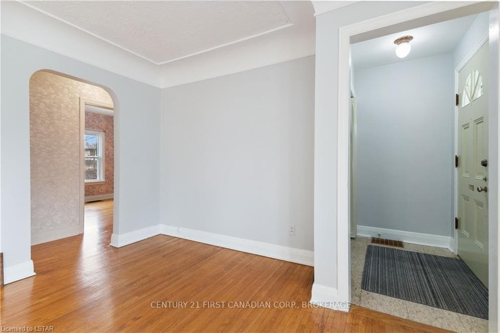 426 CHESTER Street photo 5
