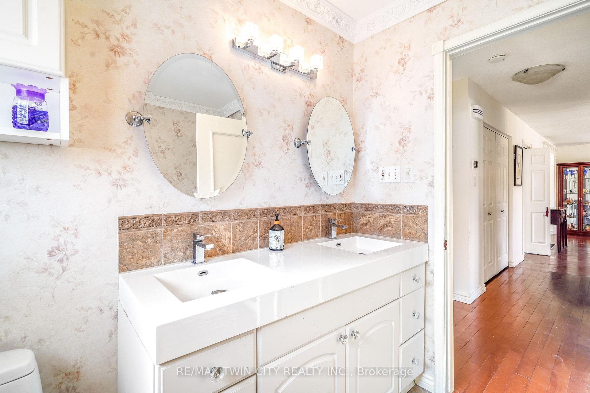 57 Ashgrove Avenue photo 27