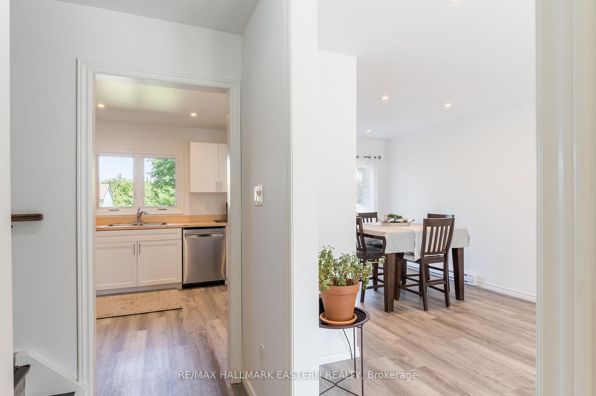210 Maxwell Avenue photo 14