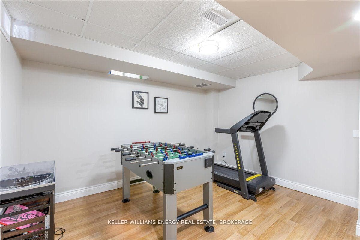 10 Lurosa Crescent photo 26