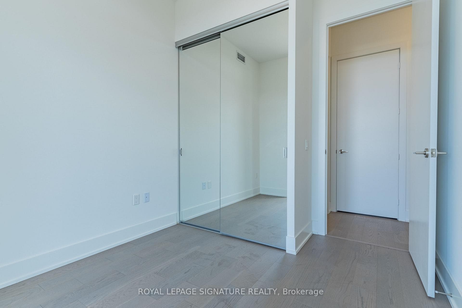 1 Yorkville Avenue Unit 5606 photo 18