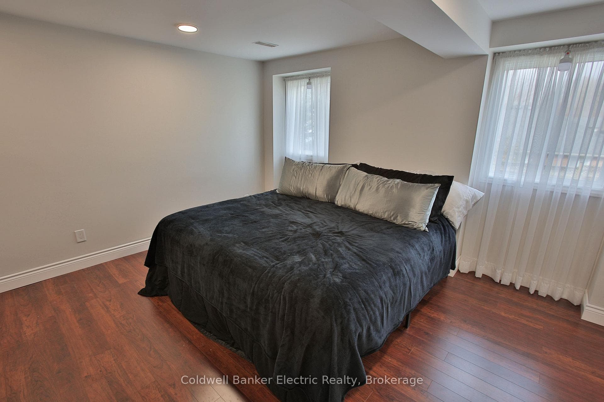 1830 Stratton Avenue photo 26